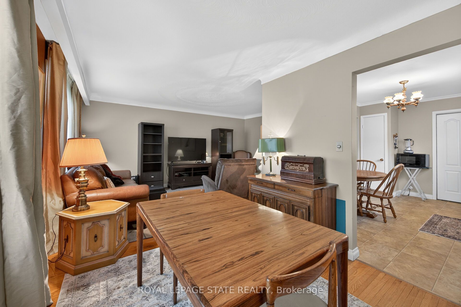 582 Woodview Road Property Photo 15