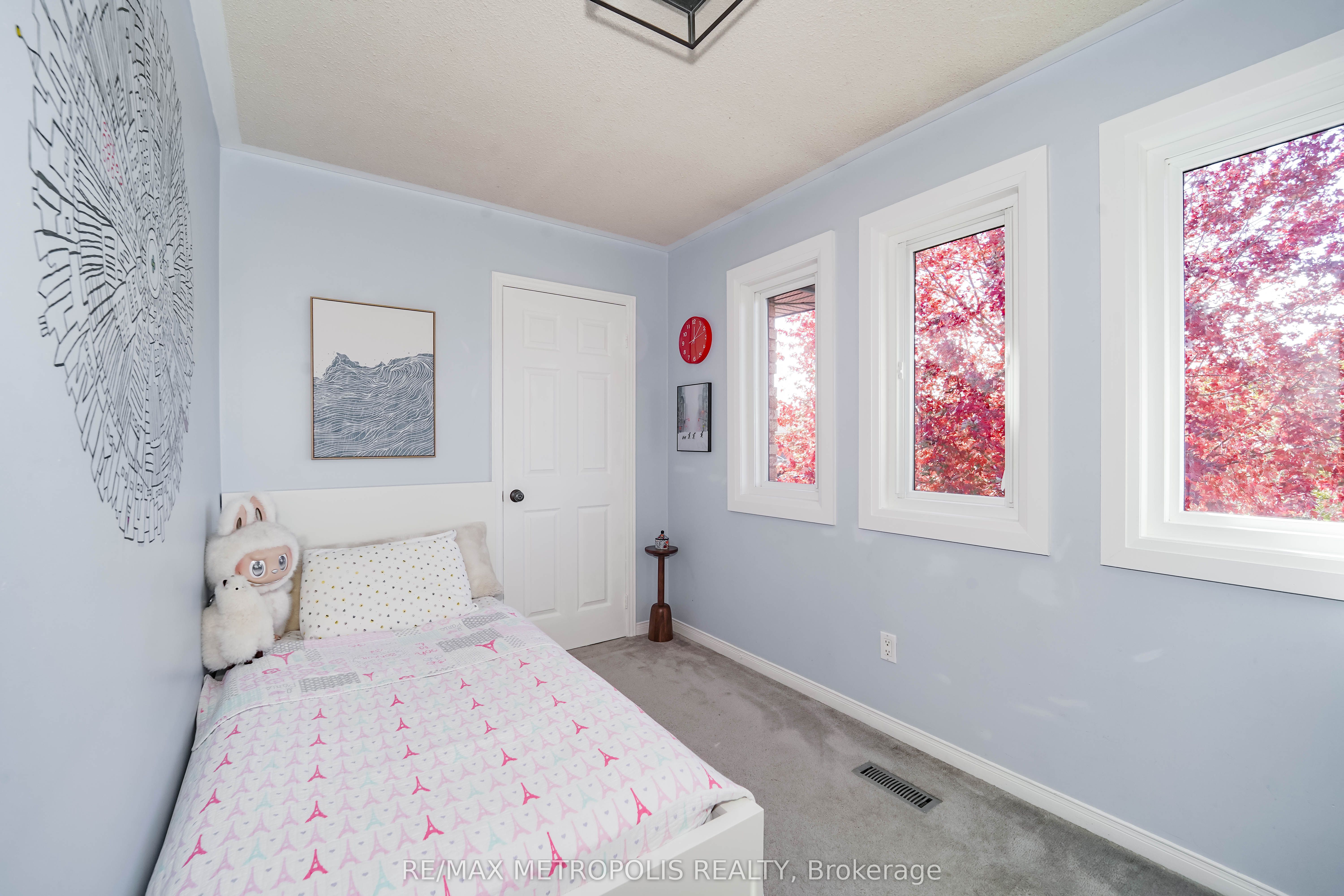 4392 Grassland Crescent Property Photo 23