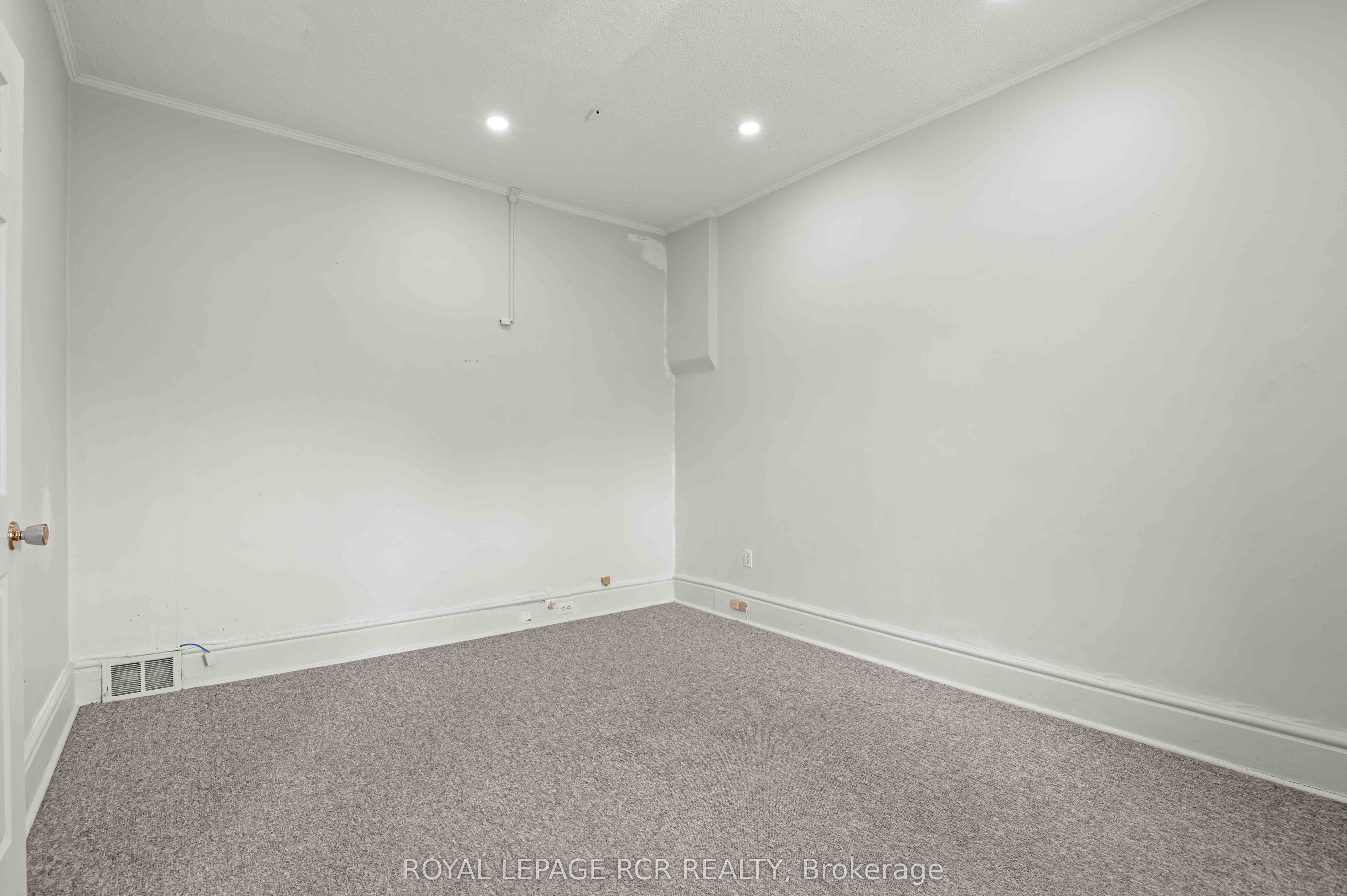 32 First Avenue 2 Property Photo 18