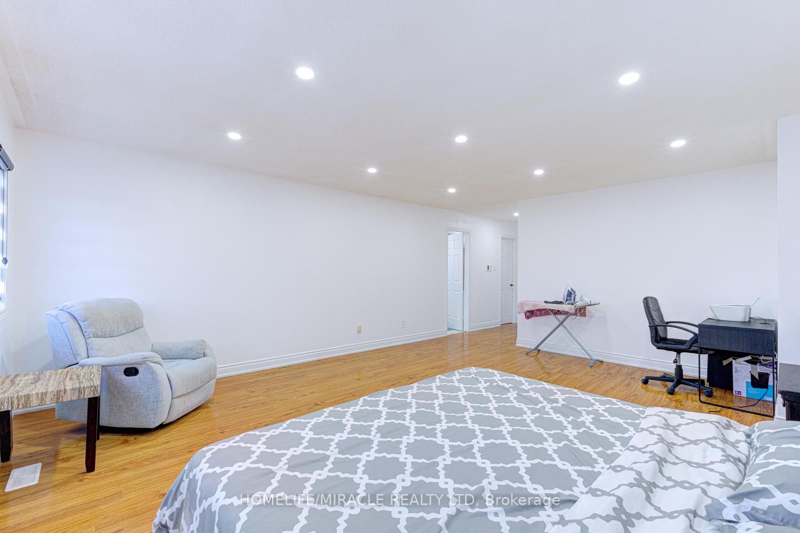 32 Pennsylvania Avenue Property Photo 27