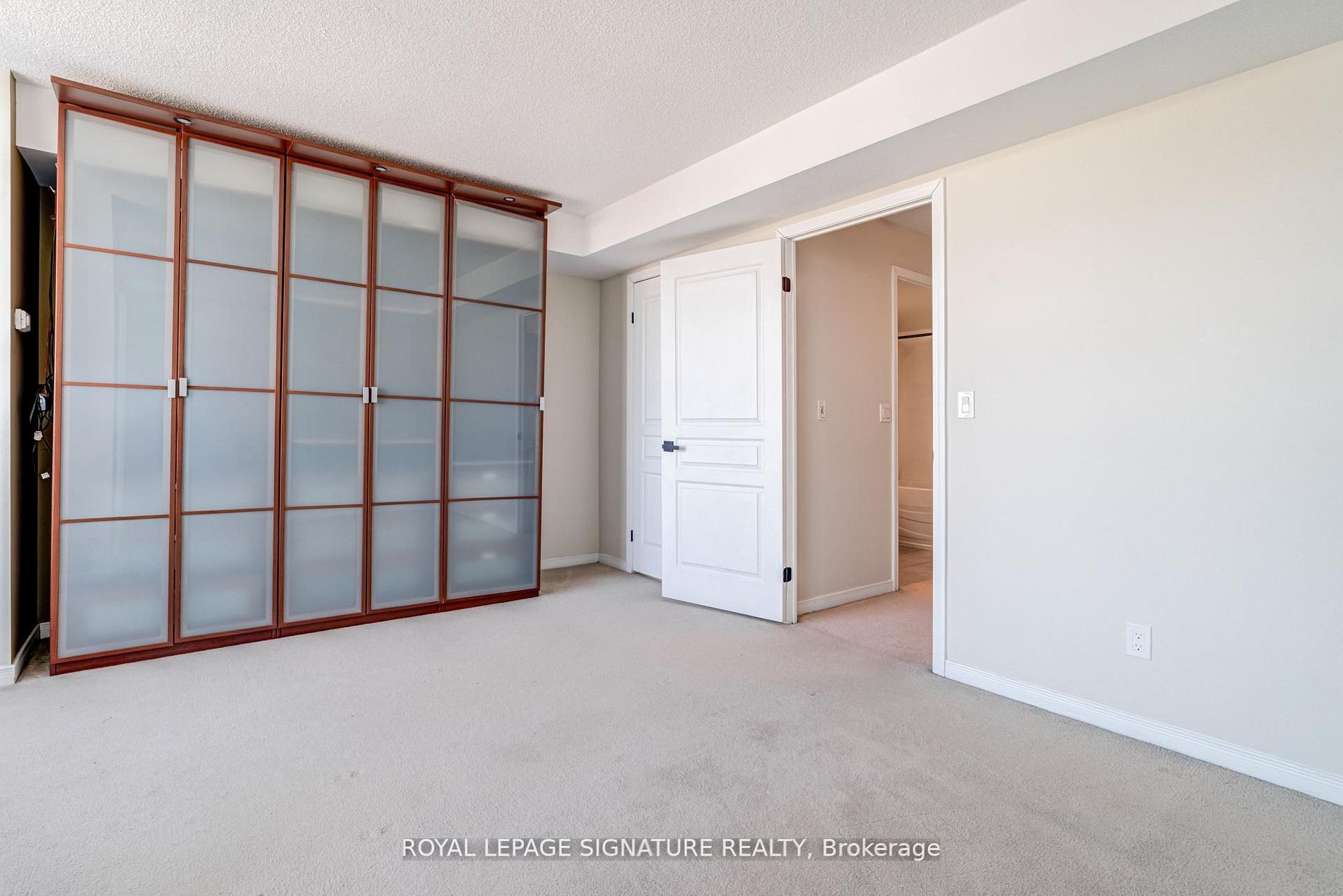 2545 Erin Centre Boulevard 1703 Property Photo 10