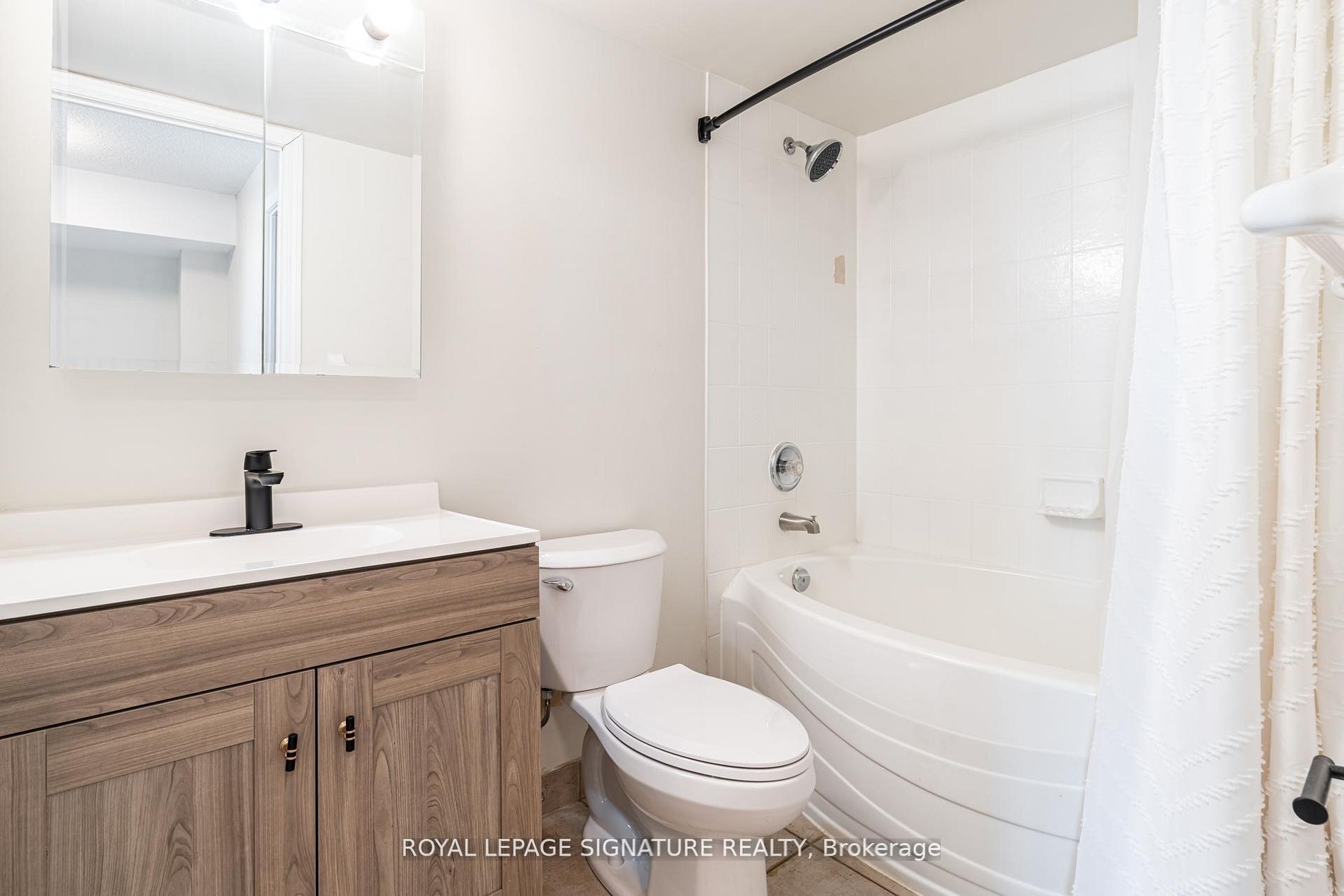 2545 Erin Centre Boulevard 1703 Property Photo 14