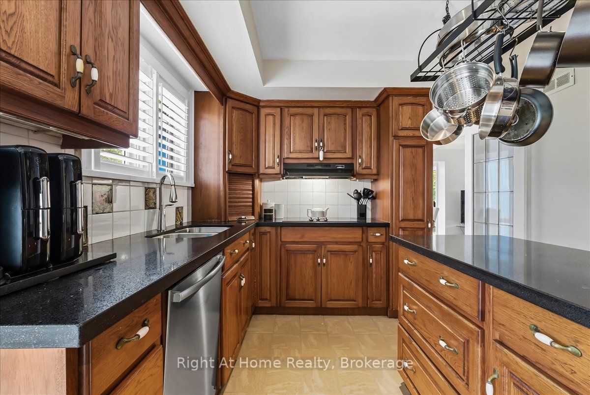 1252 Britannia Road Property Photo 17