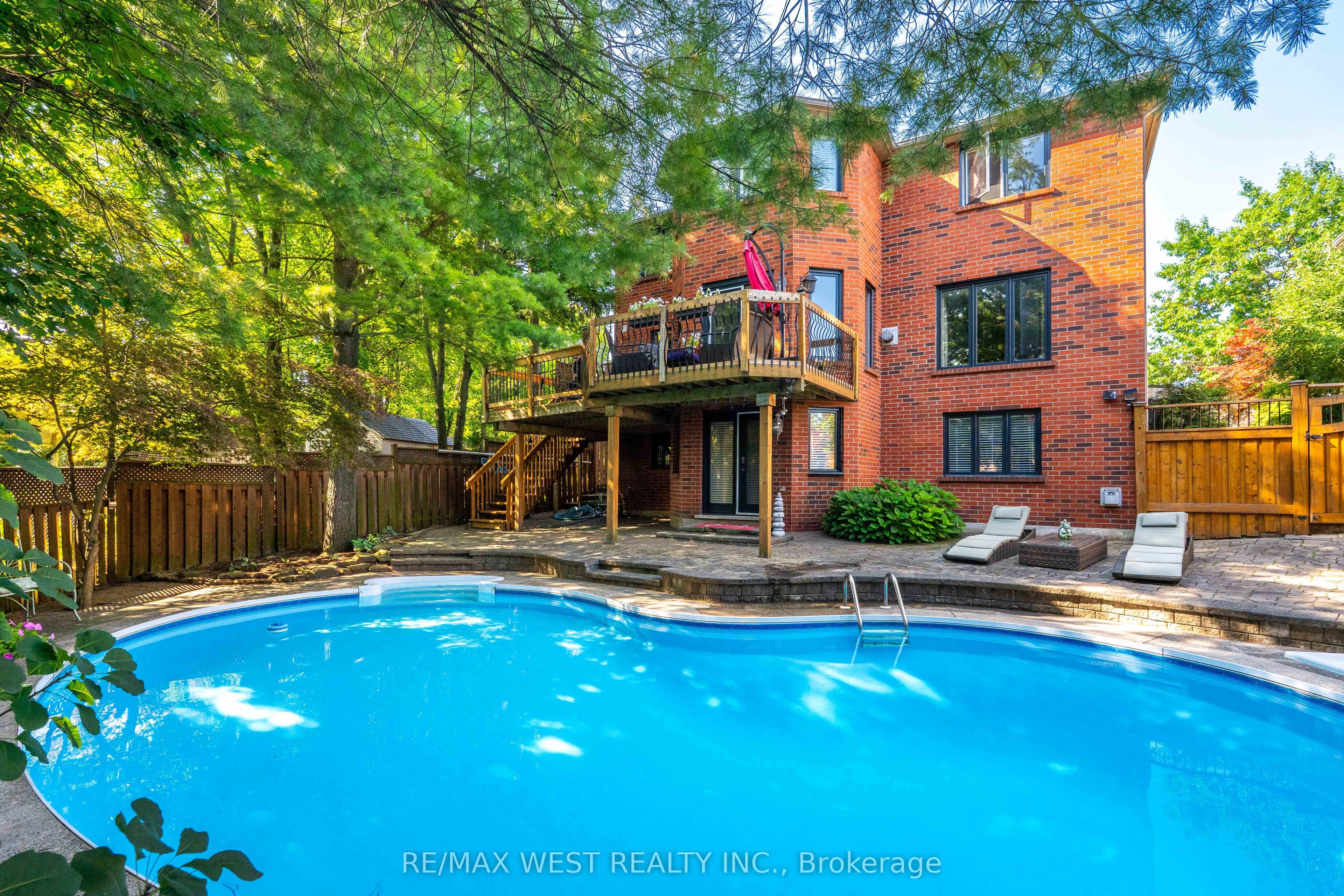 2197 Shaftesbury Court Property Photo 42