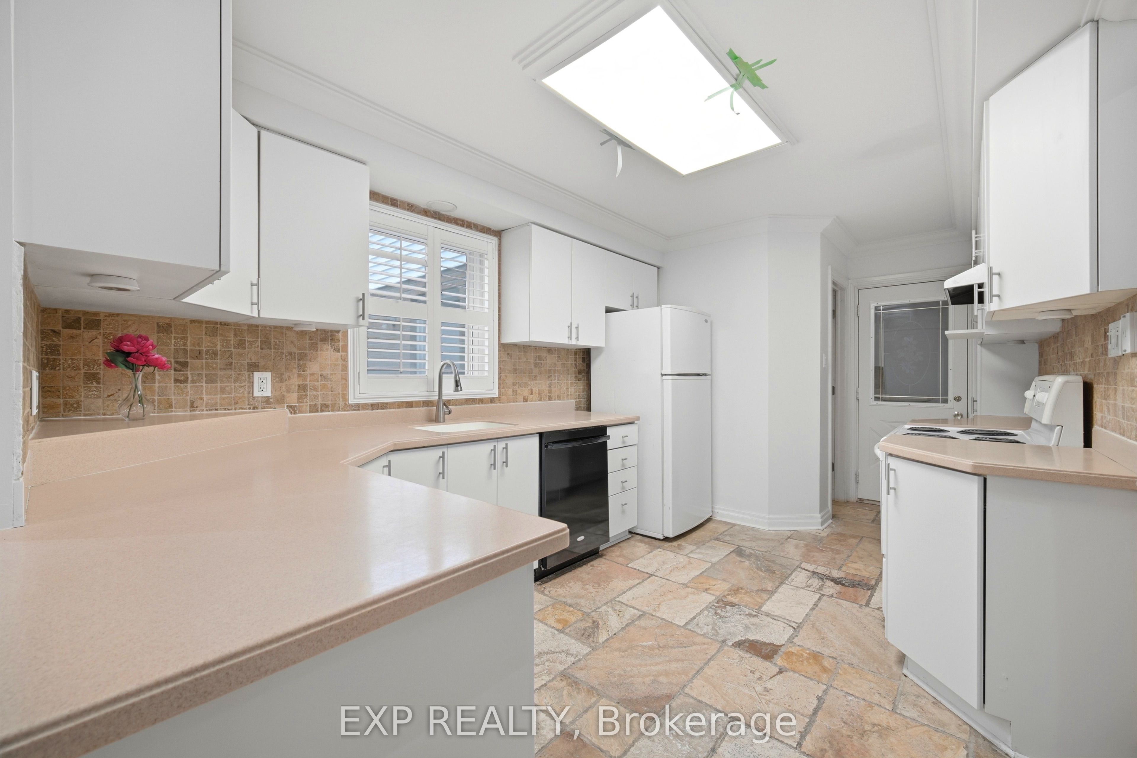 2065 Westfield Drive Property Photo 12