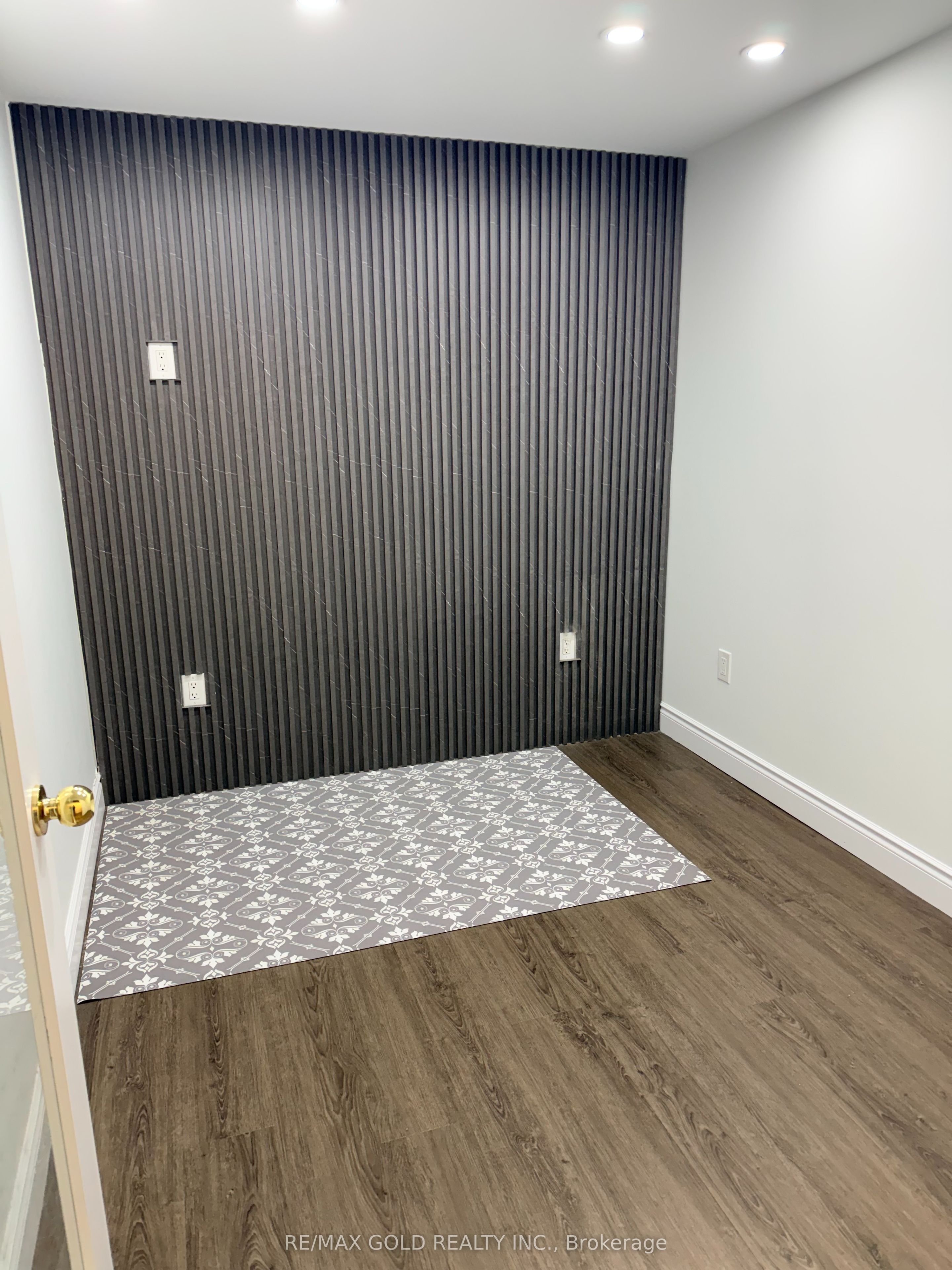 735 Twain Avenue 8 Property Photo 1