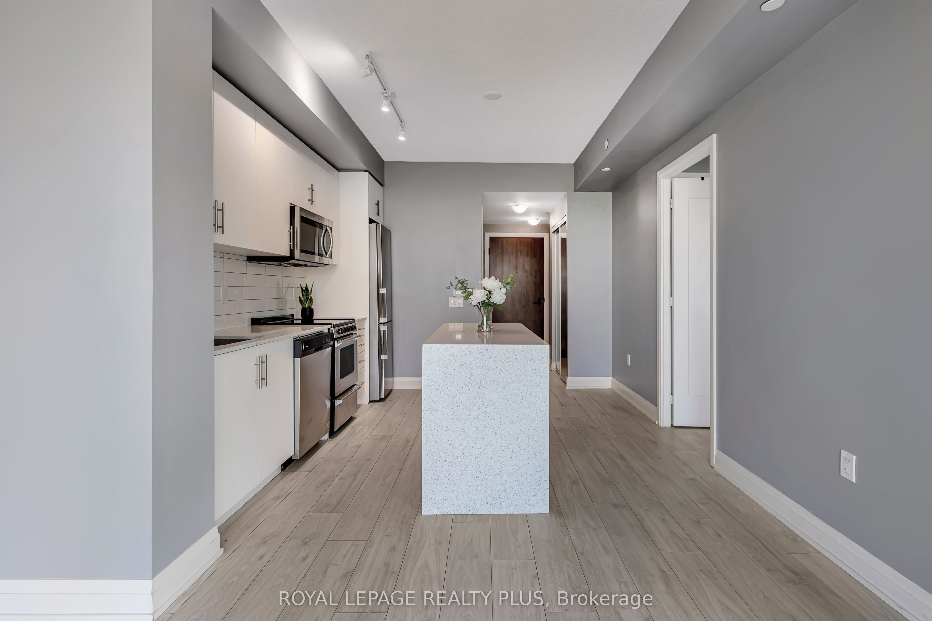 509 Dundas Street W 701 Property Photo 5