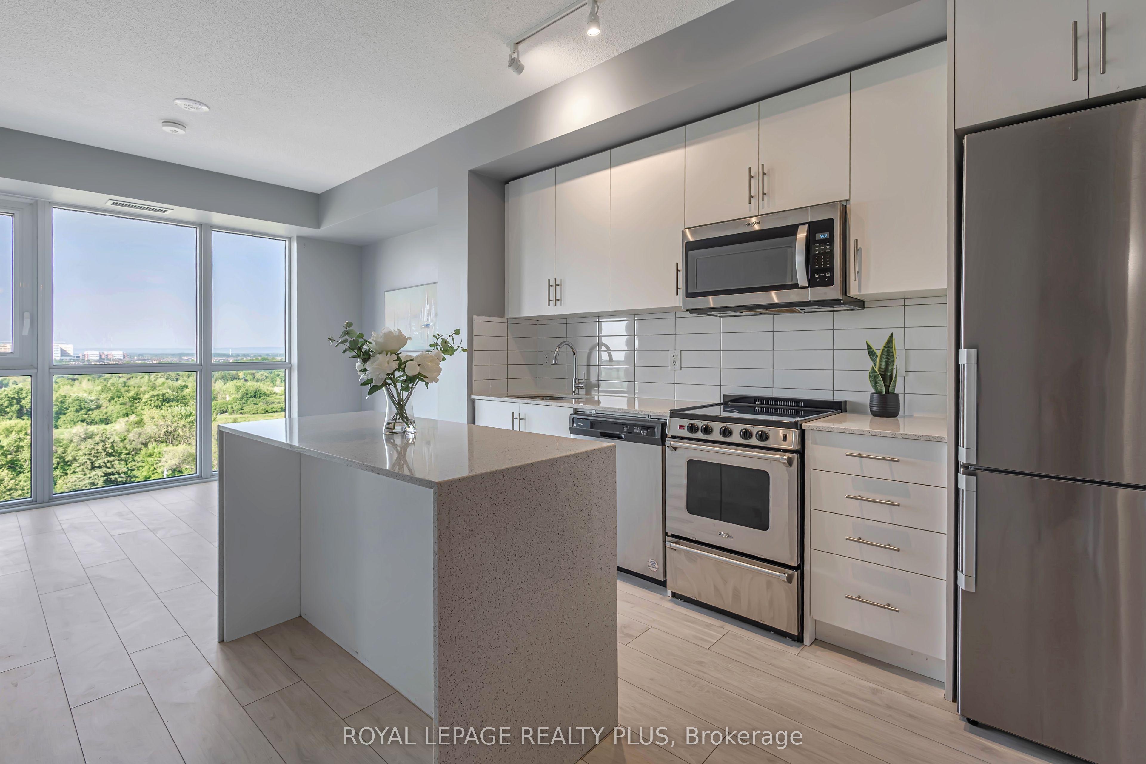 509 Dundas Street W 701 Property Photo 8