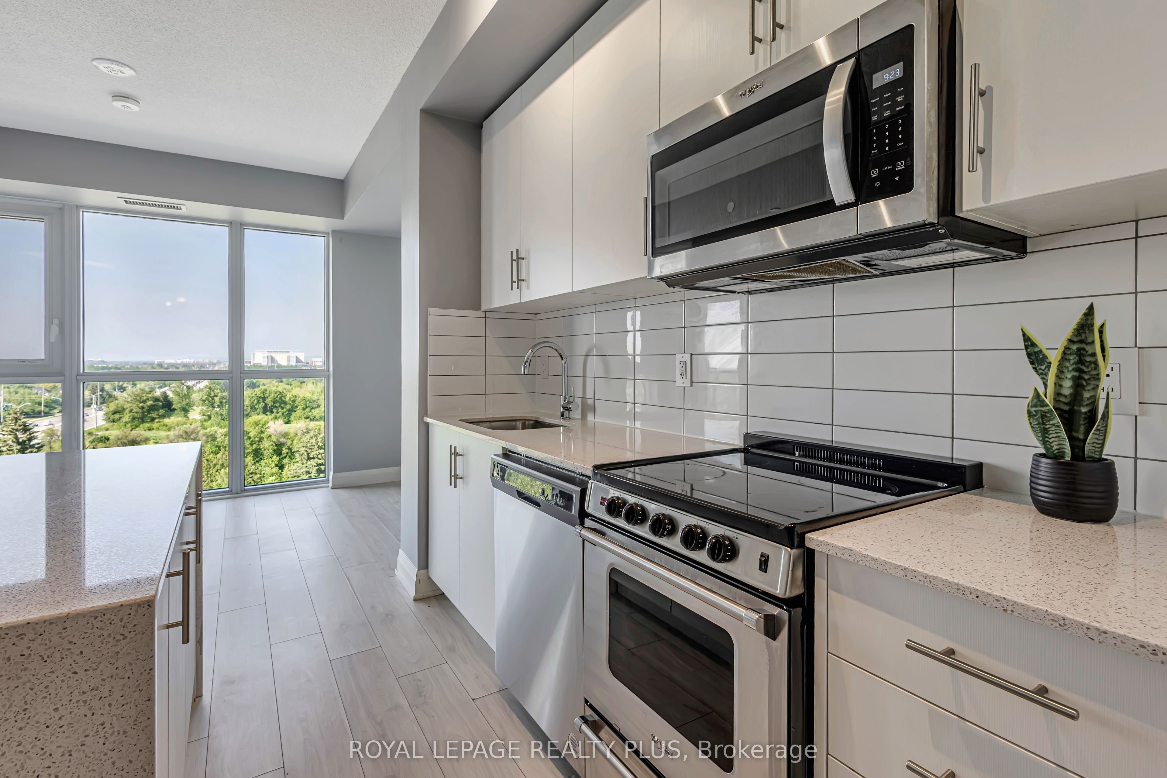 509 Dundas Street W 701 Property Photo 9