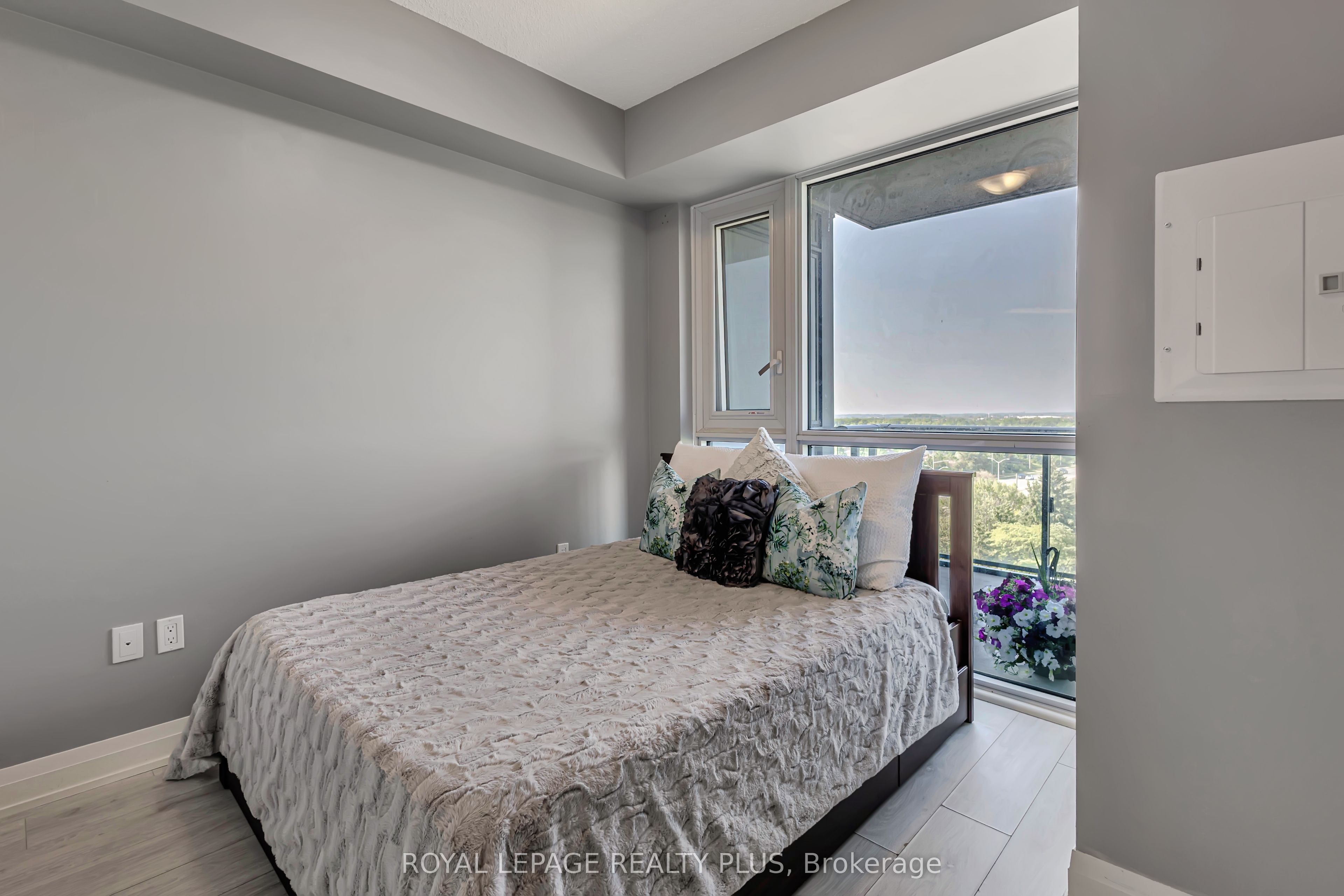 509 Dundas Street W 701 Property Photo 11