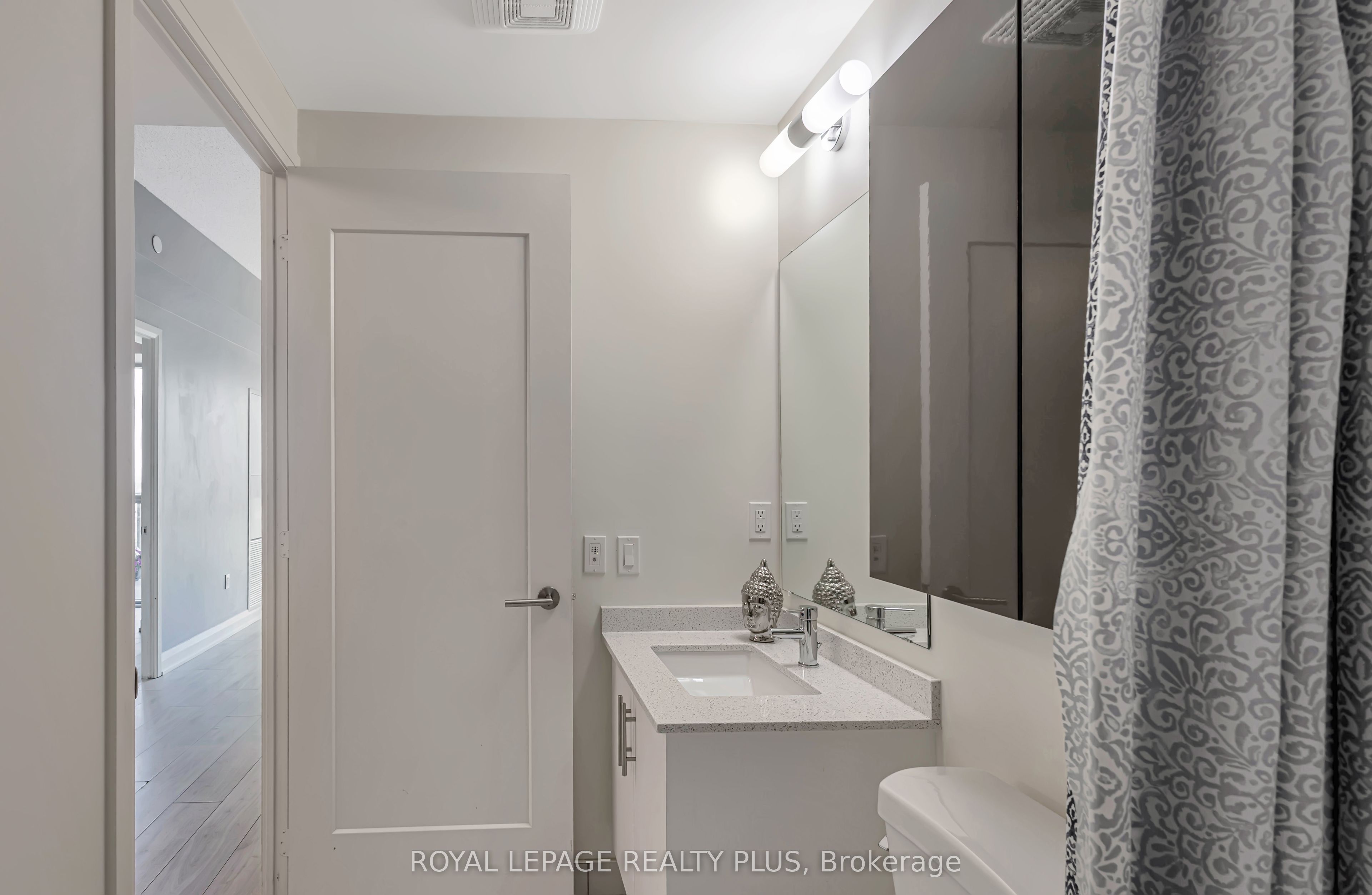 509 Dundas Street W 701 Property Photo 16