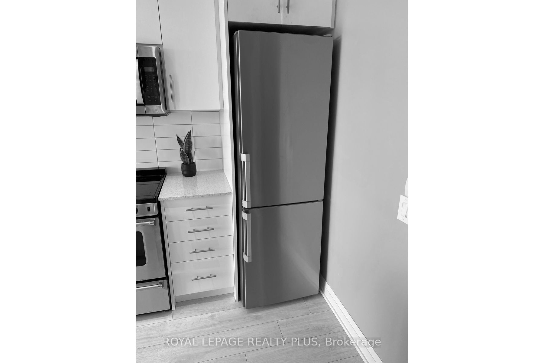 509 Dundas Street W 701 Property Photo 18