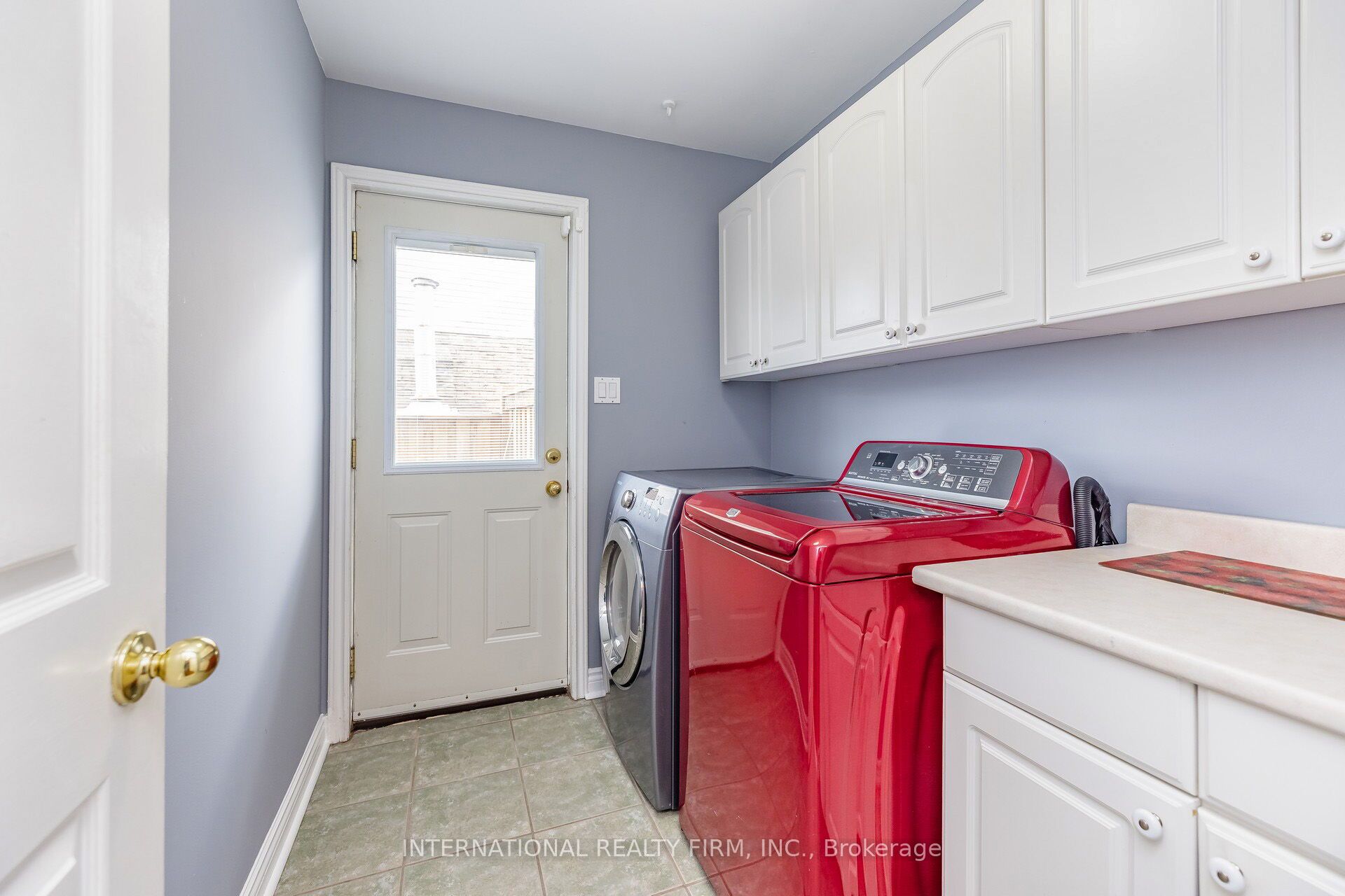 1236 Fleet Street Property Photo 13