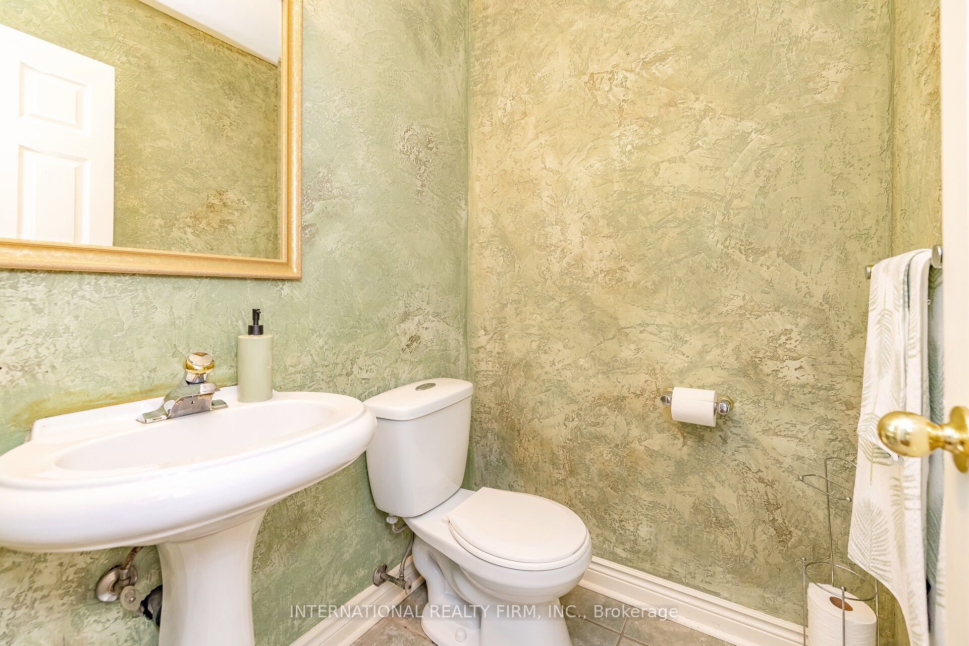 1236 Fleet Street Property Photo 15