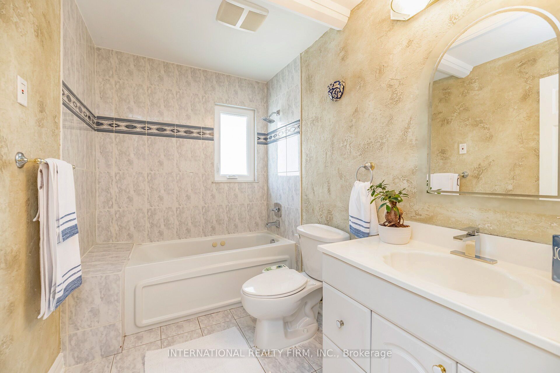 1236 Fleet Street Property Photo 18