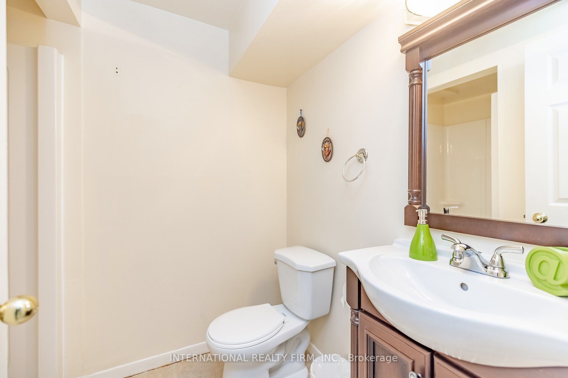 1236 Fleet Street Property Photo 28