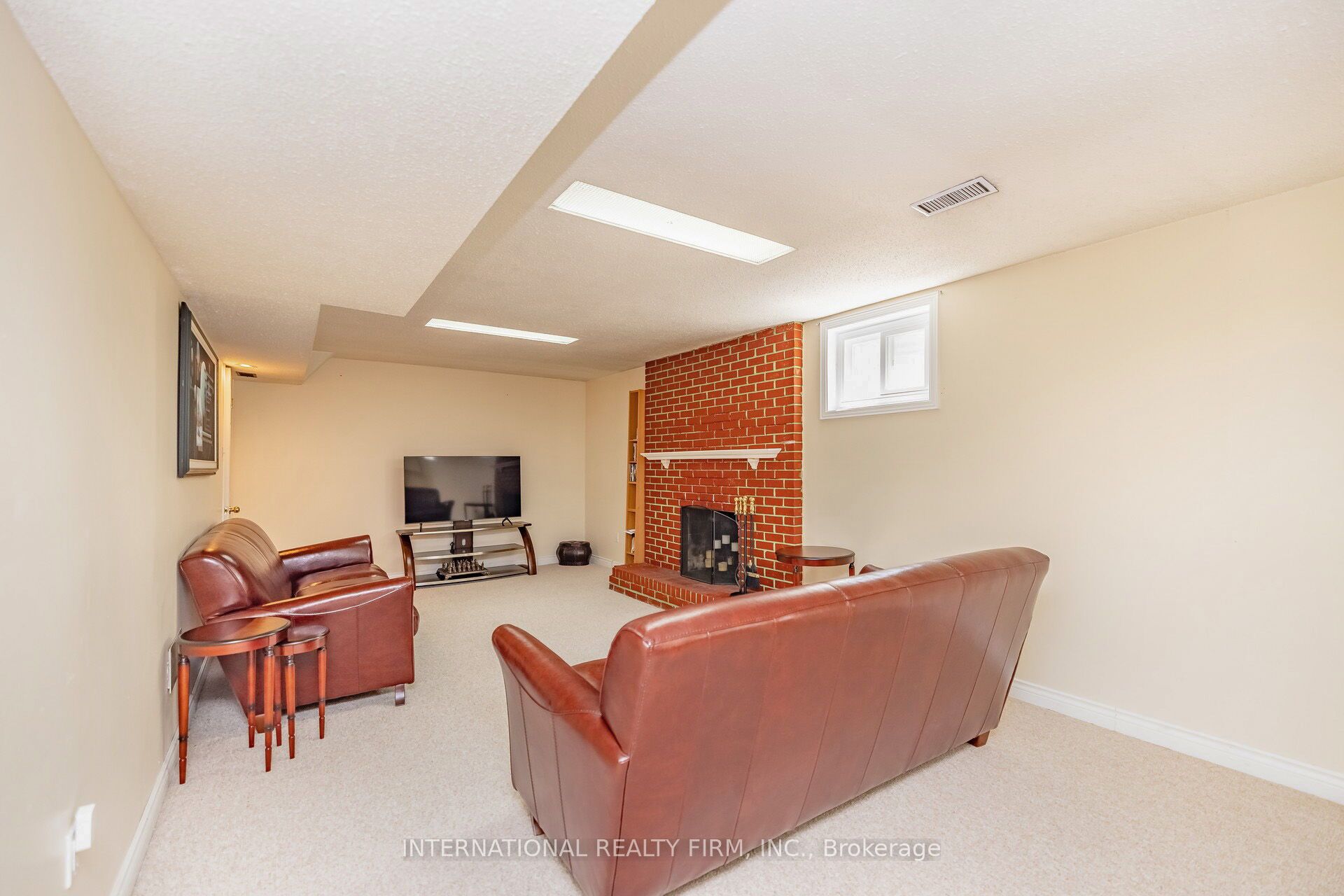 1236 Fleet Street Property Photo 29