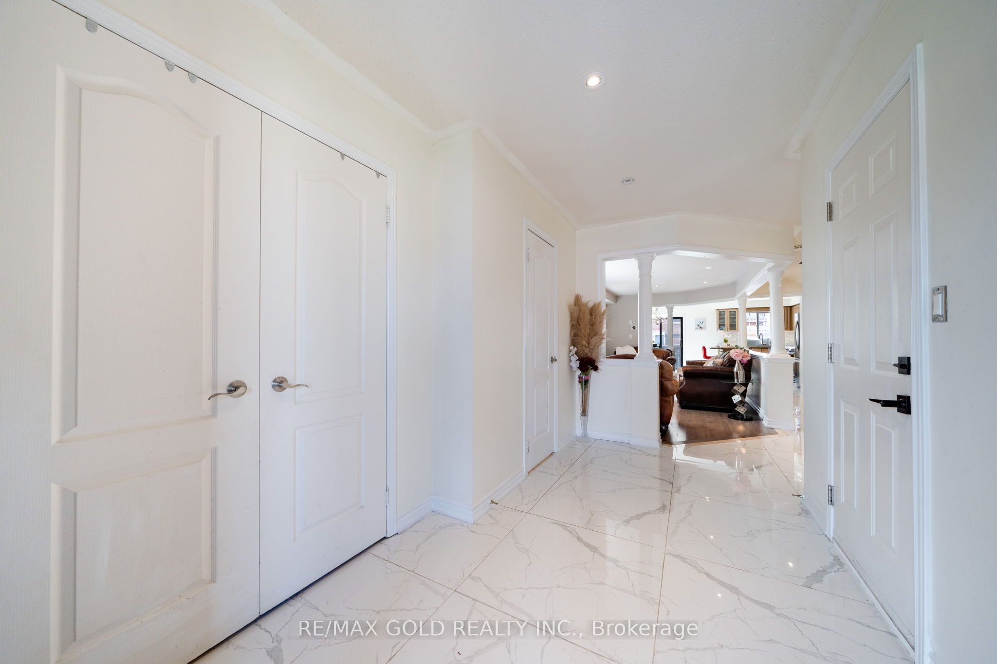 19 Spring Valley Court Property Photo 5