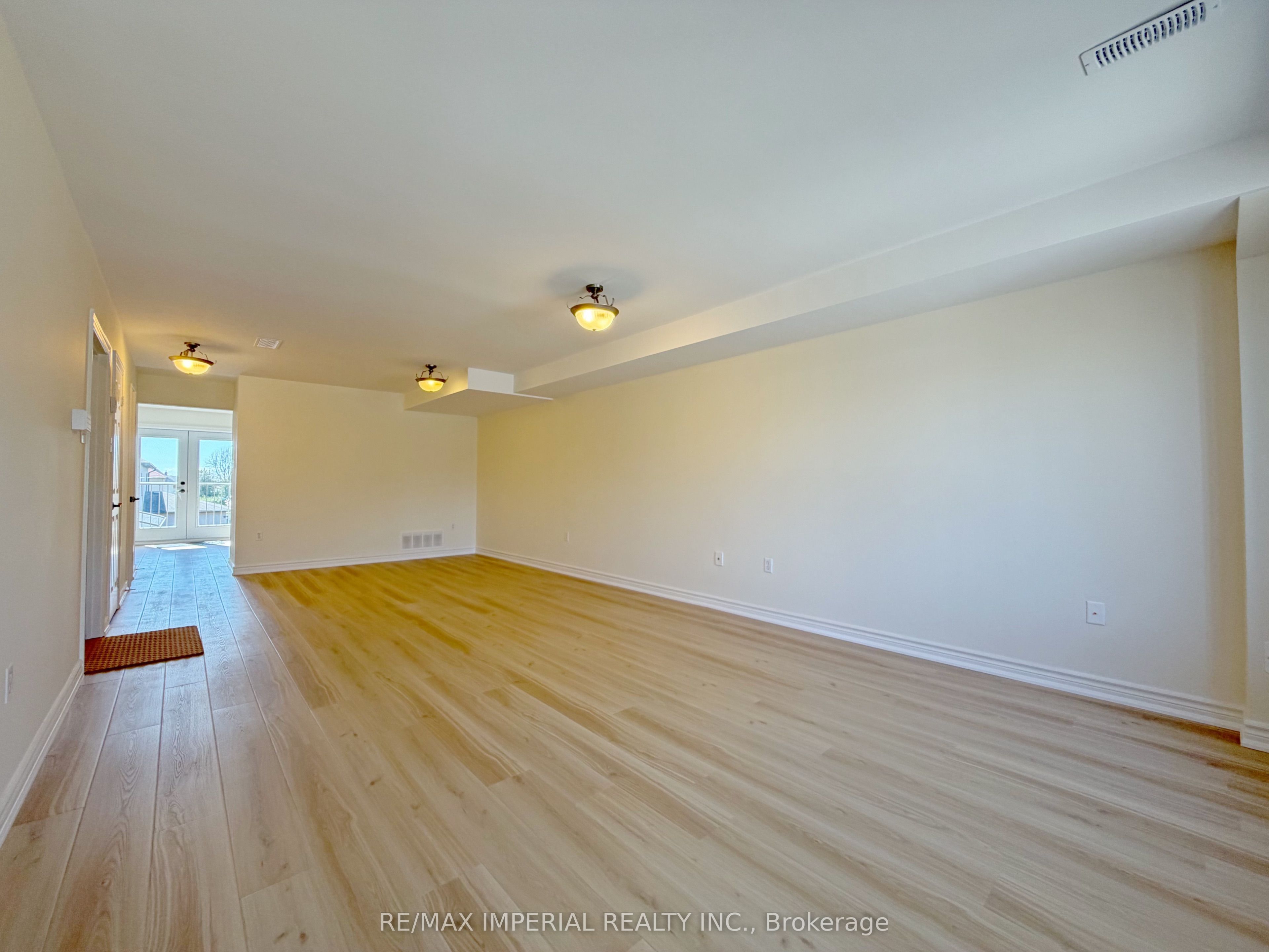 623 - 623a The Queensway Property Photo 3