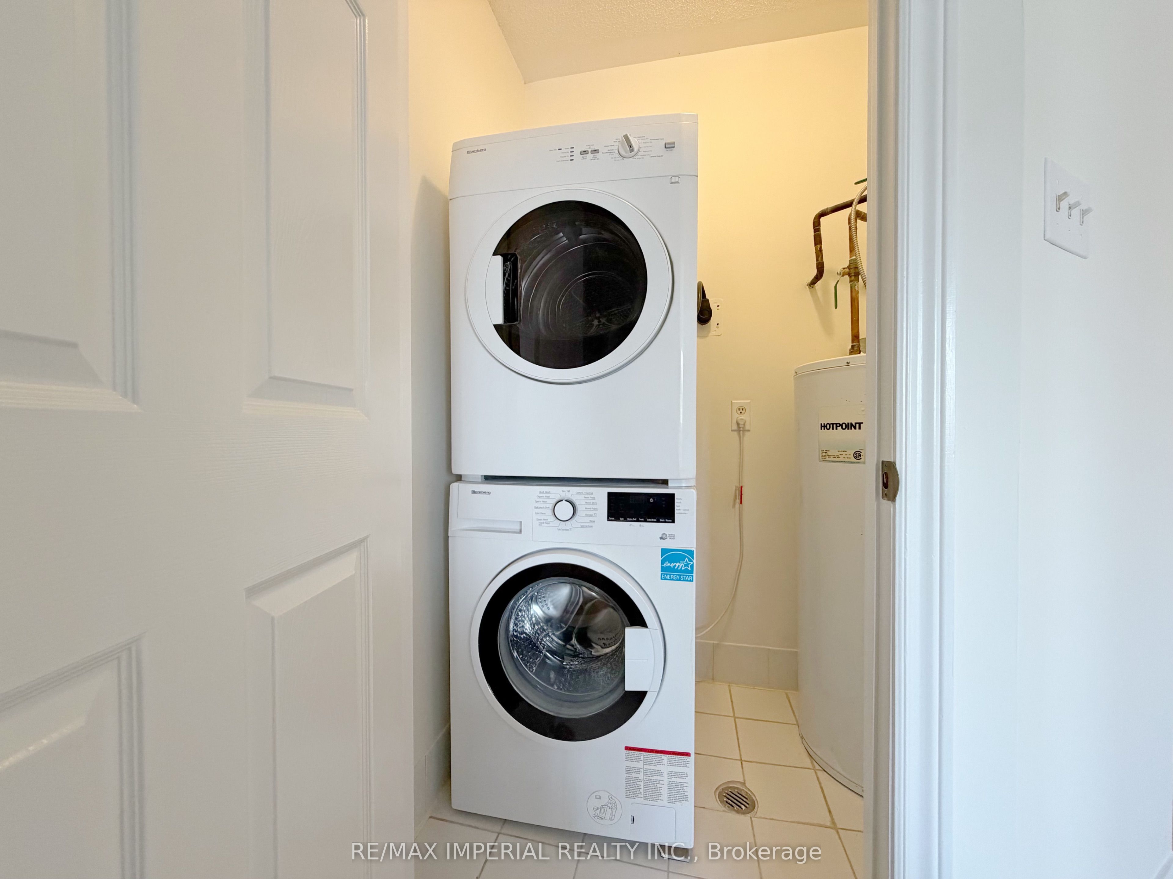 623 - 623a The Queensway Property Photo 7