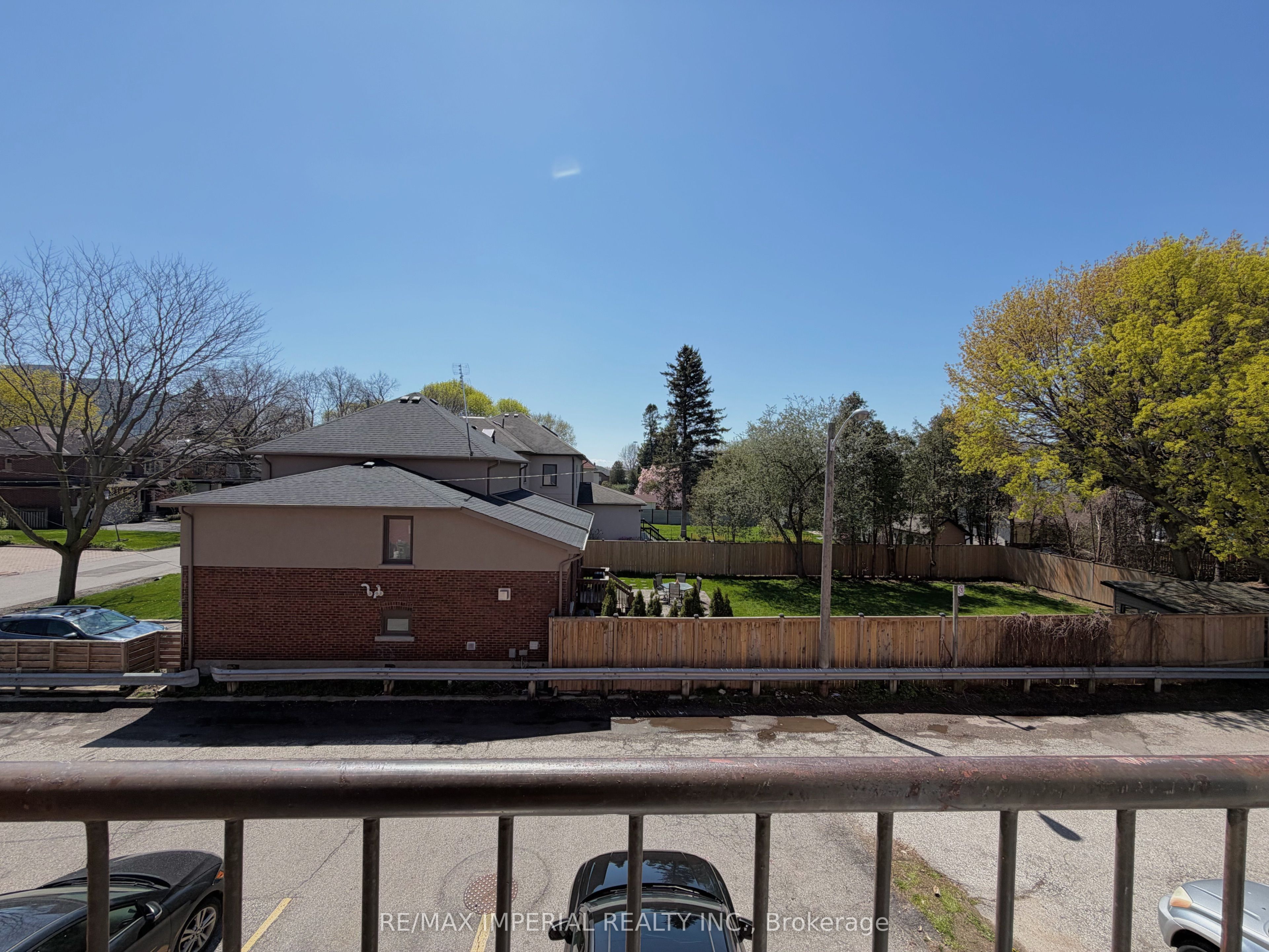 623 - 623a The Queensway Property Photo 8