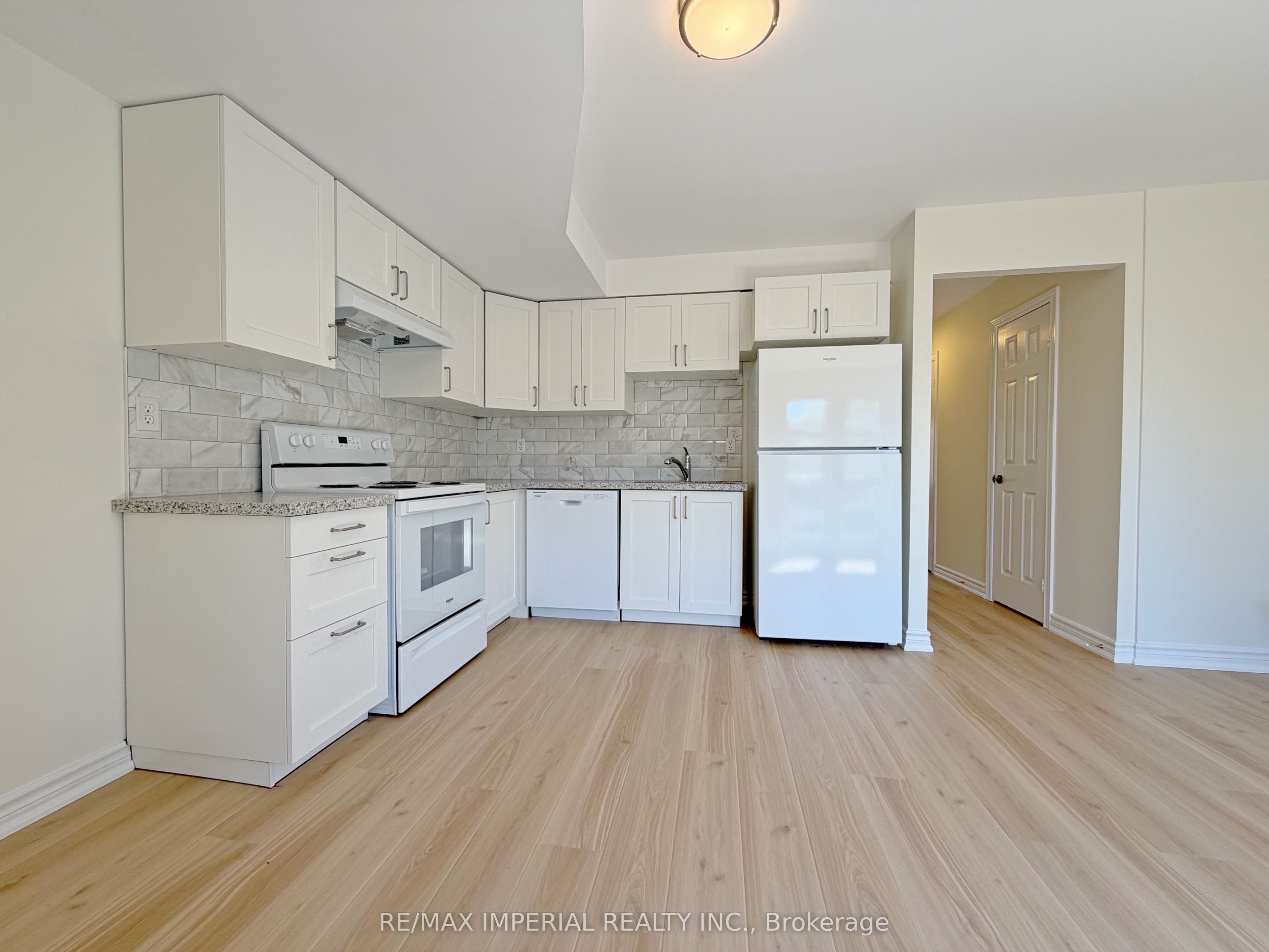 623 - 623a The Queensway Property Photo 9