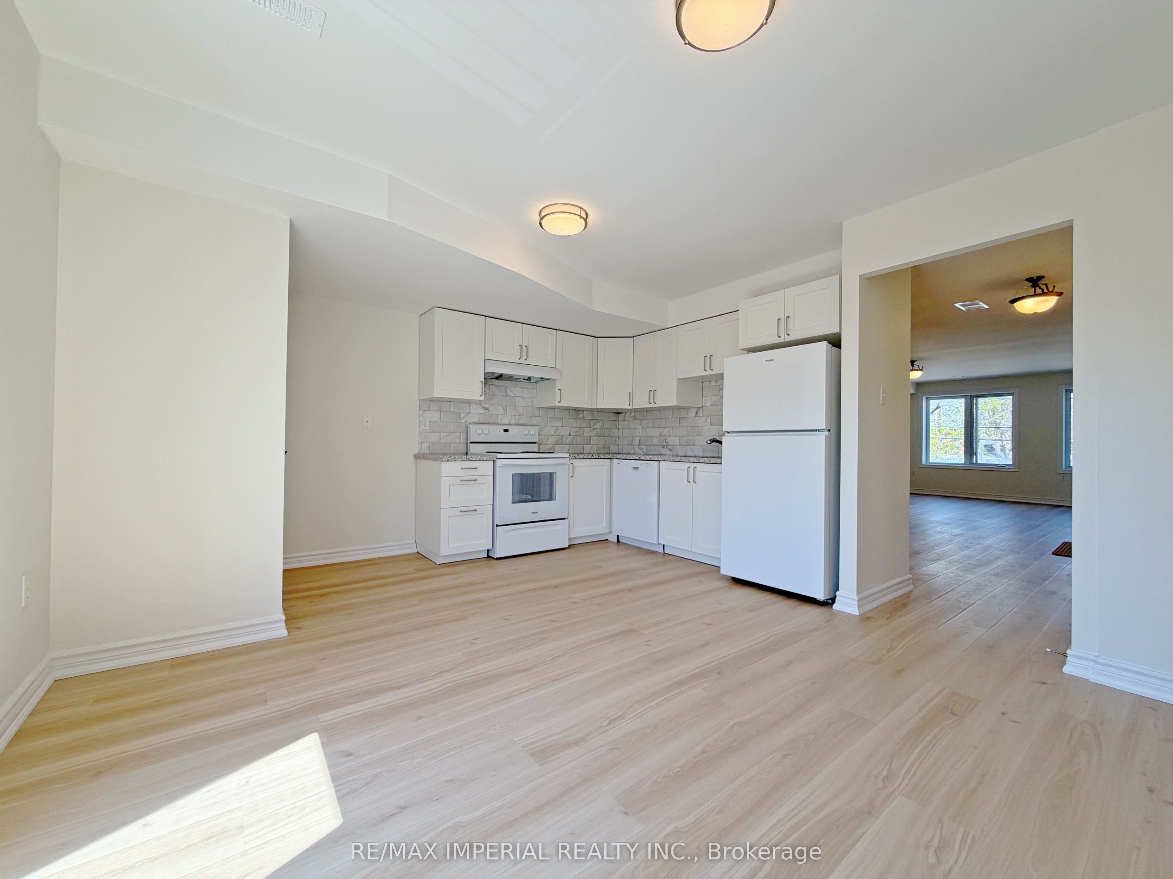 623 - 623a The Queensway Property Photo 10