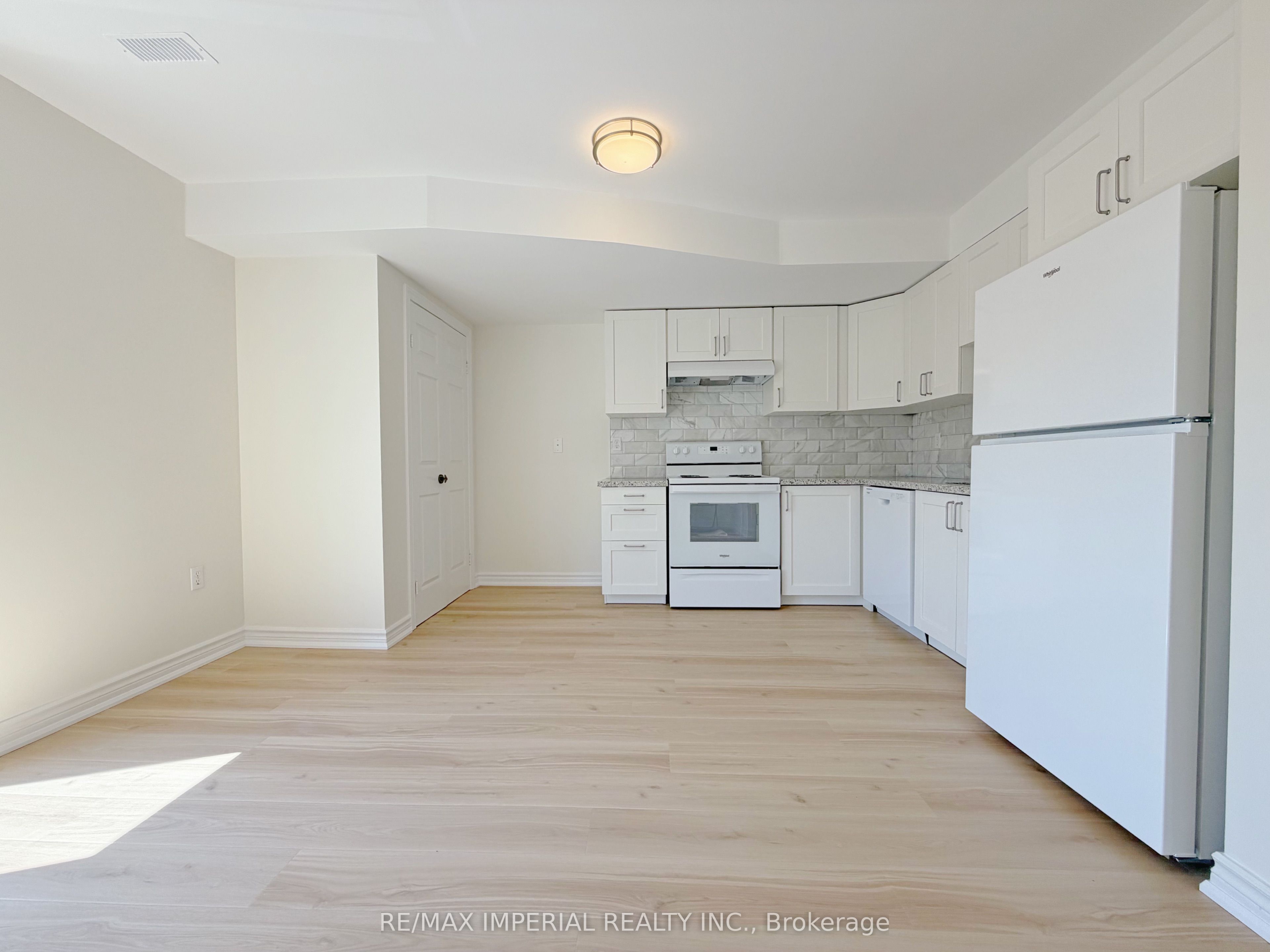 623 - 623a The Queensway Property Photo 11