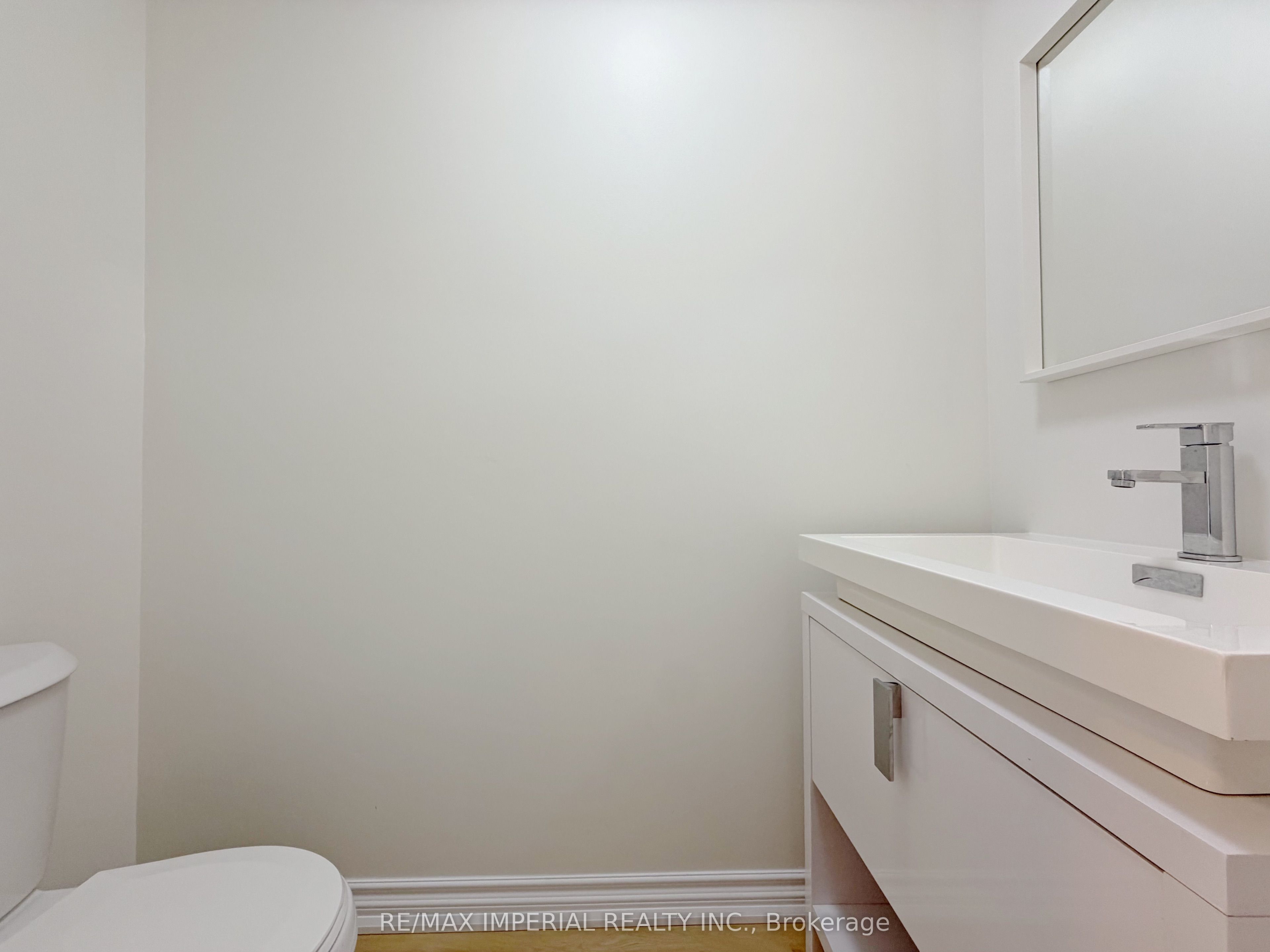 623 - 623a The Queensway Property Photo 13