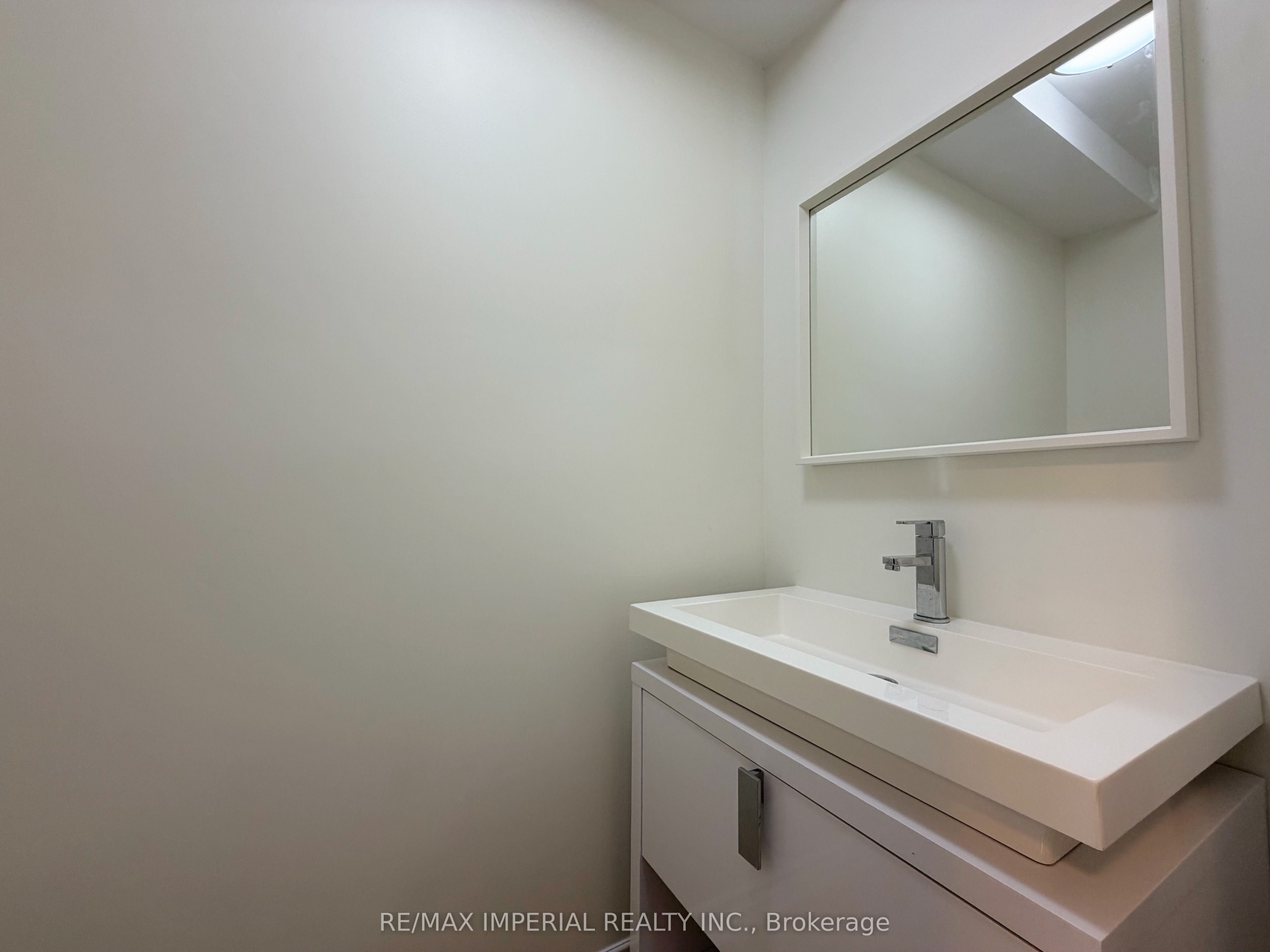 623 - 623a The Queensway Property Photo 15