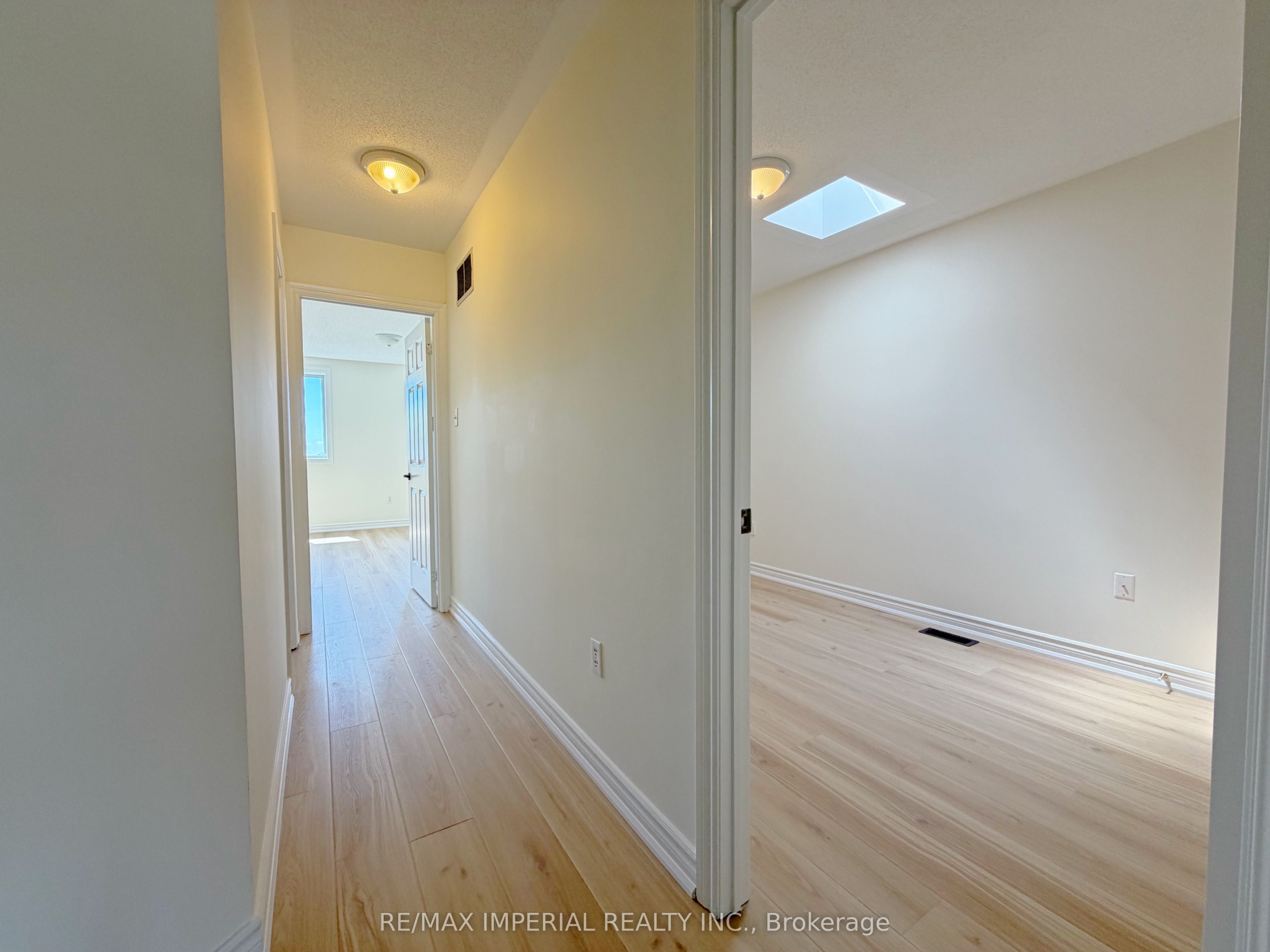 623 - 623a The Queensway Property Photo 16
