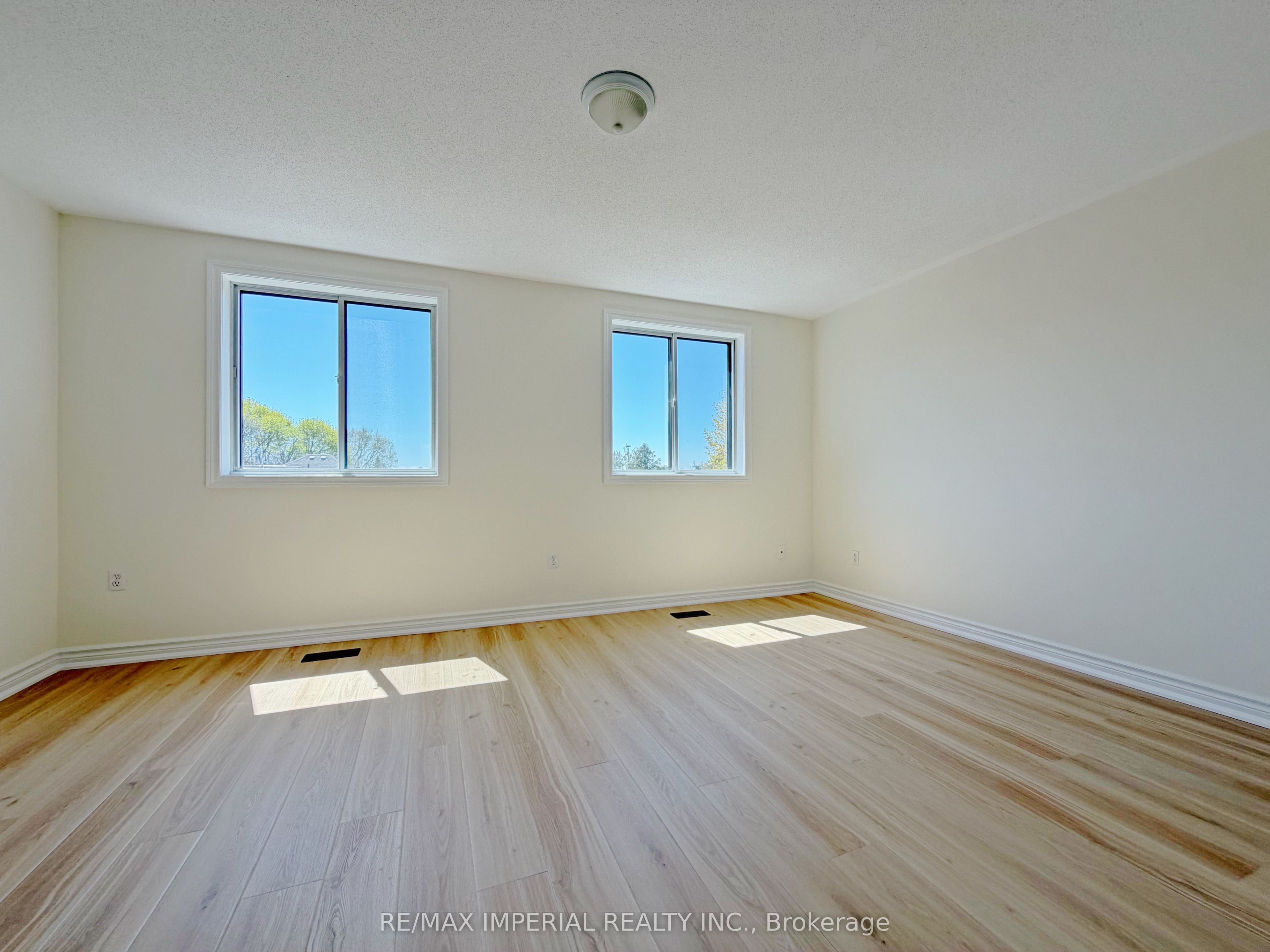 623 - 623a The Queensway Property Photo 18