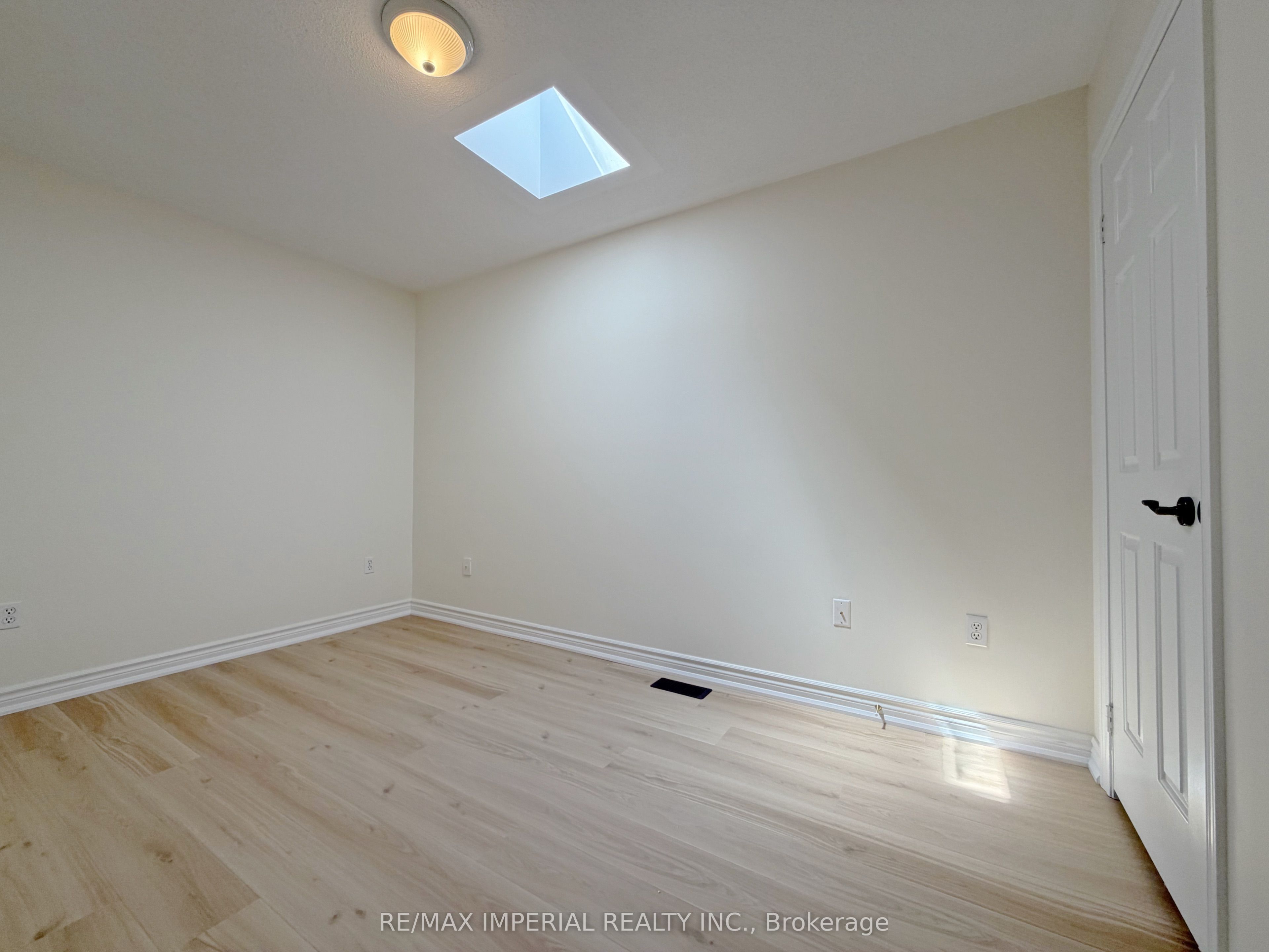 623 - 623a The Queensway Property Photo 20