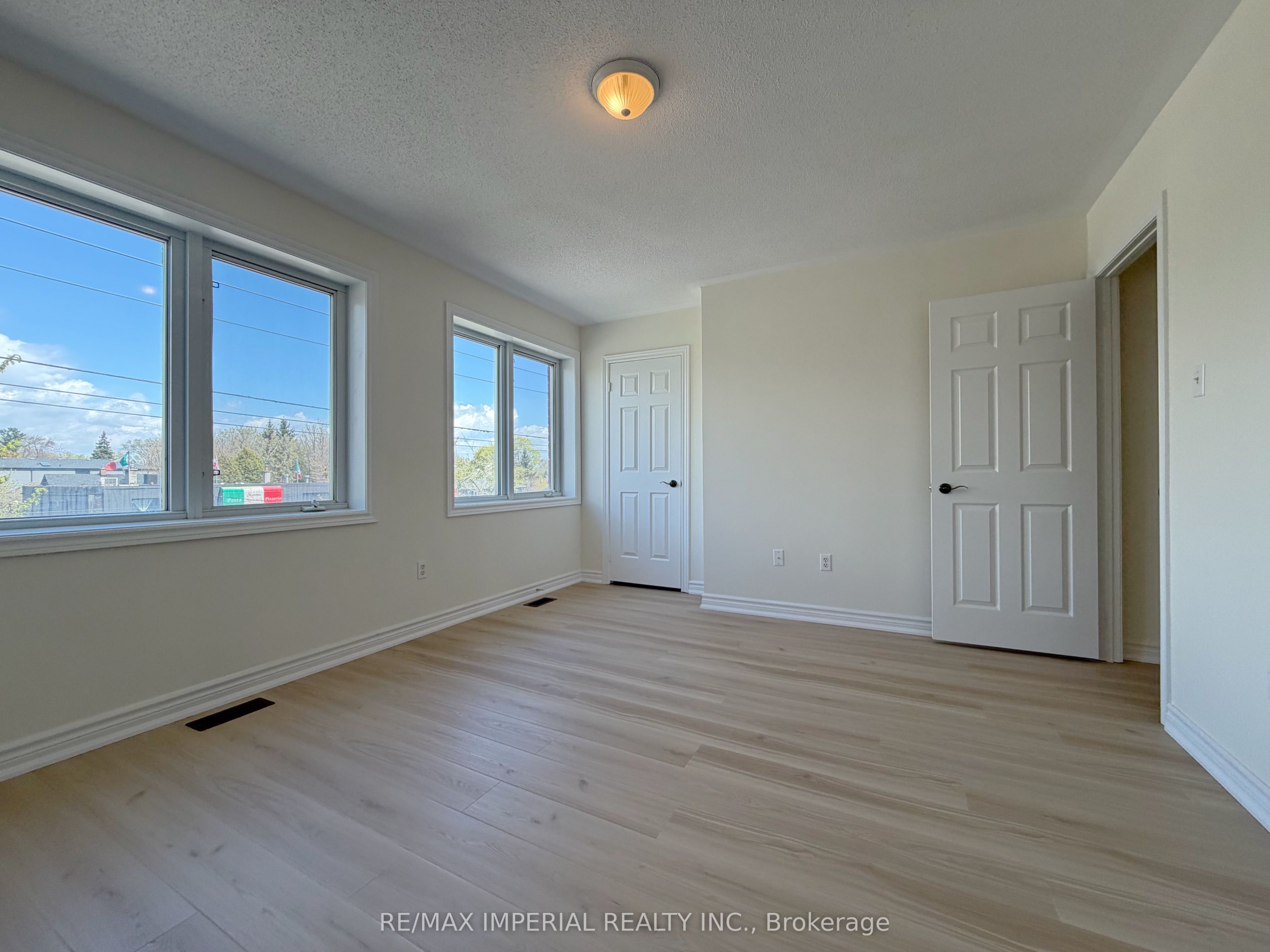 623 - 623a The Queensway Property Photo 21