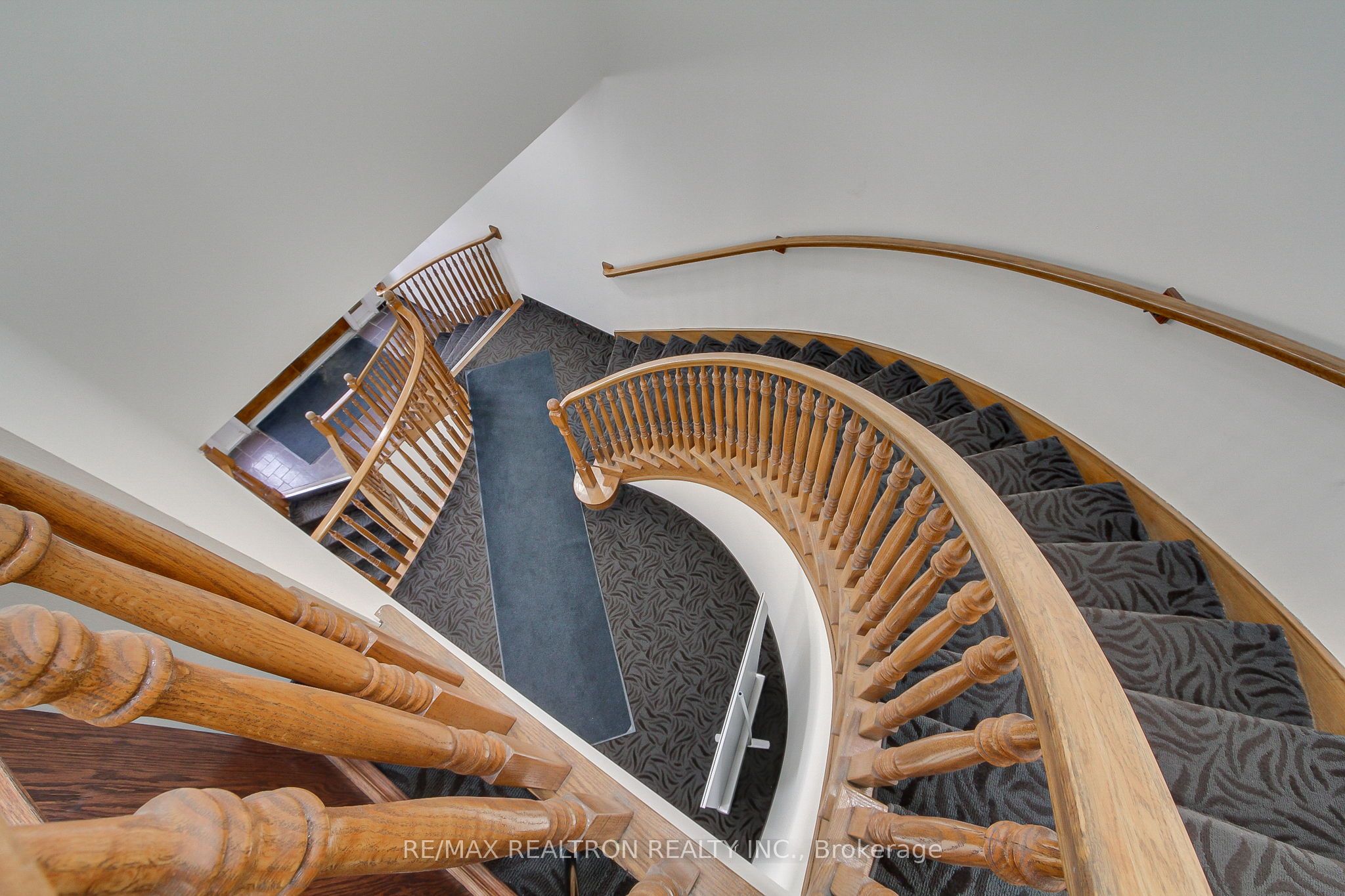 46 Village Centre Place 300 Full-floor Property Photo 6