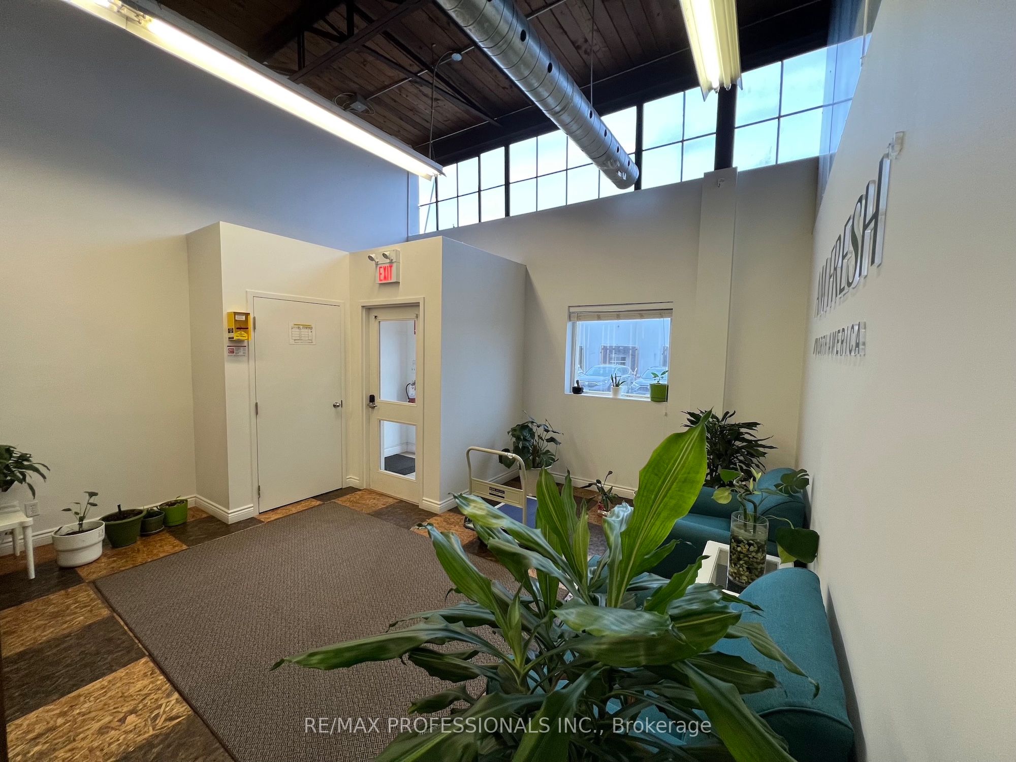 130 North Queen Street Property Photo 4