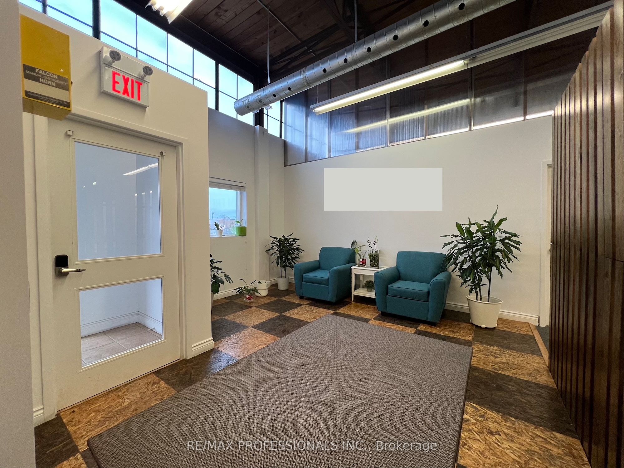 130 North Queen Street Property Photo 5