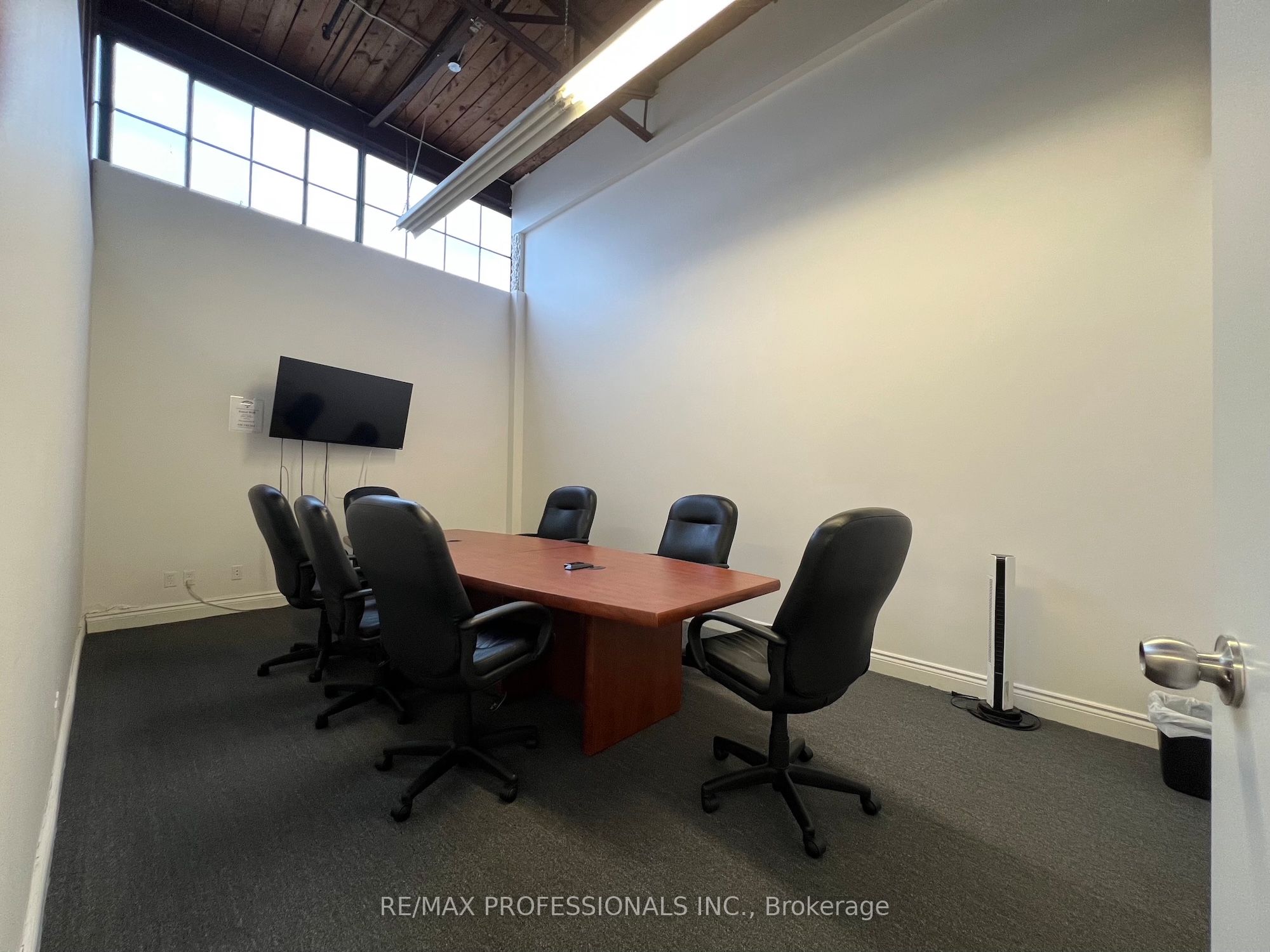 130 North Queen Street Property Photo 8