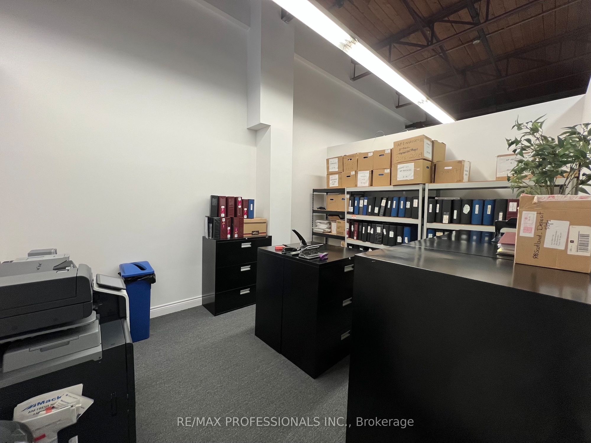 130 North Queen Street Property Photo 10