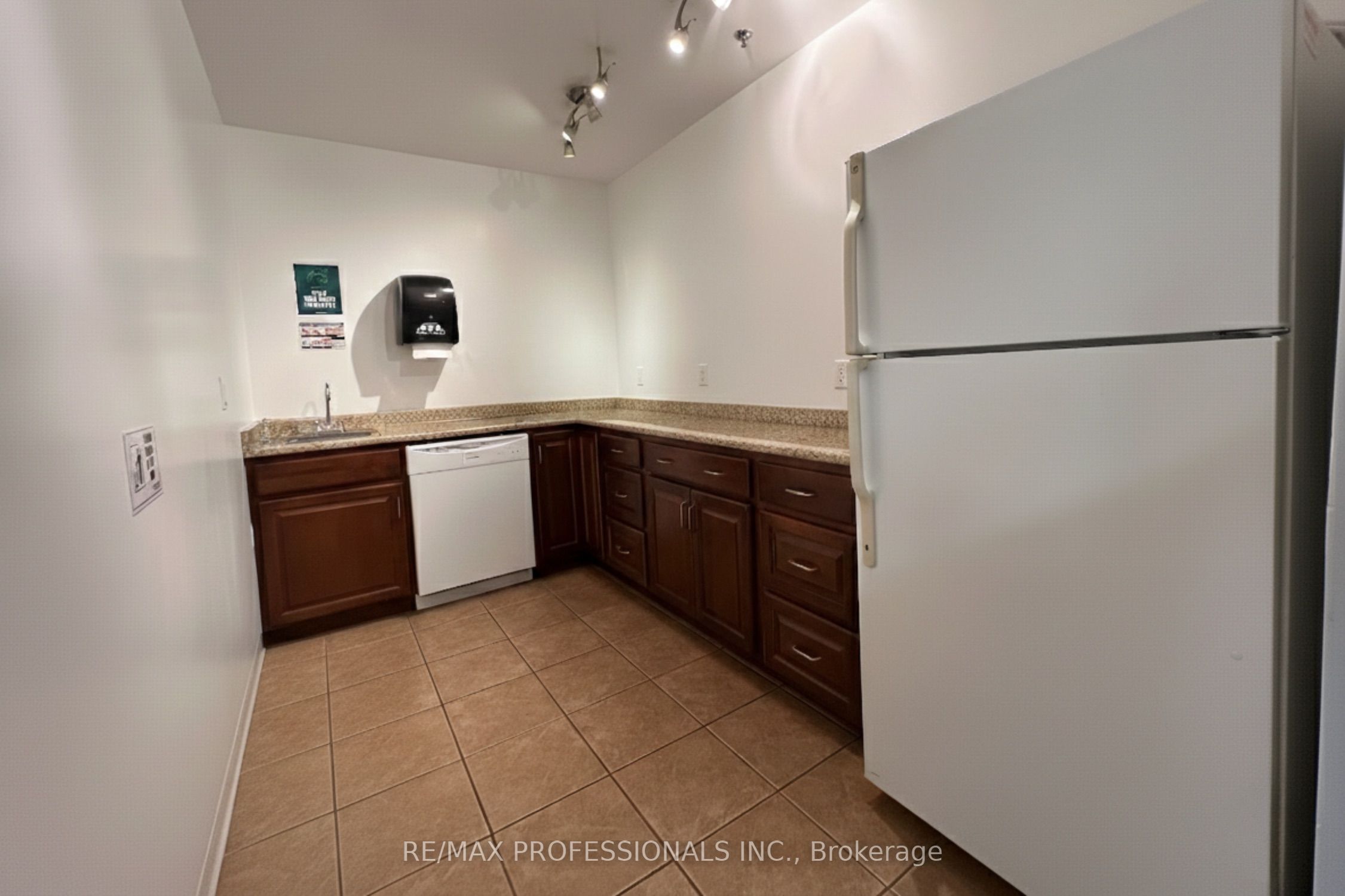 130 North Queen Street Property Photo 14