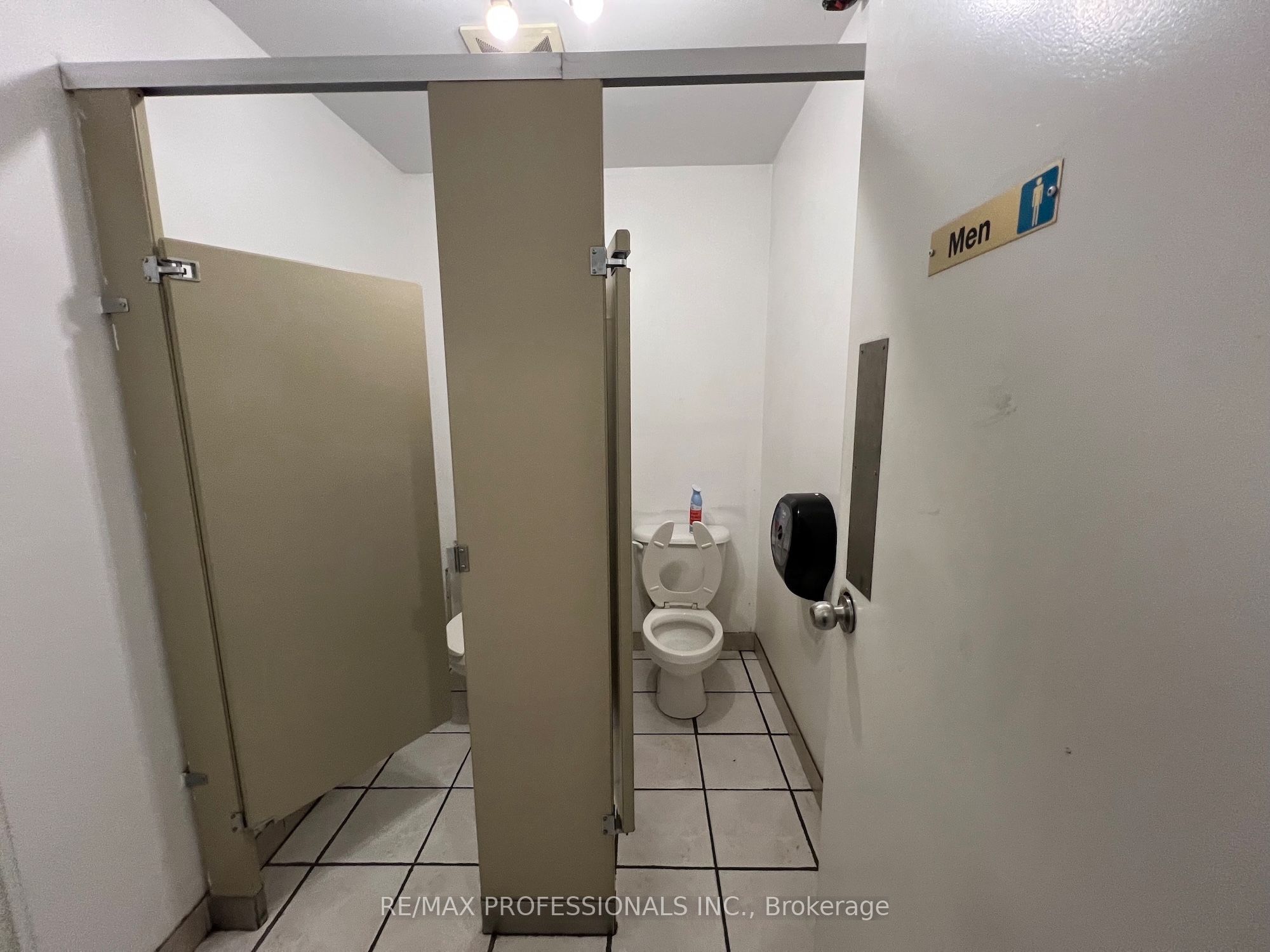 130 North Queen Street Property Photo 19