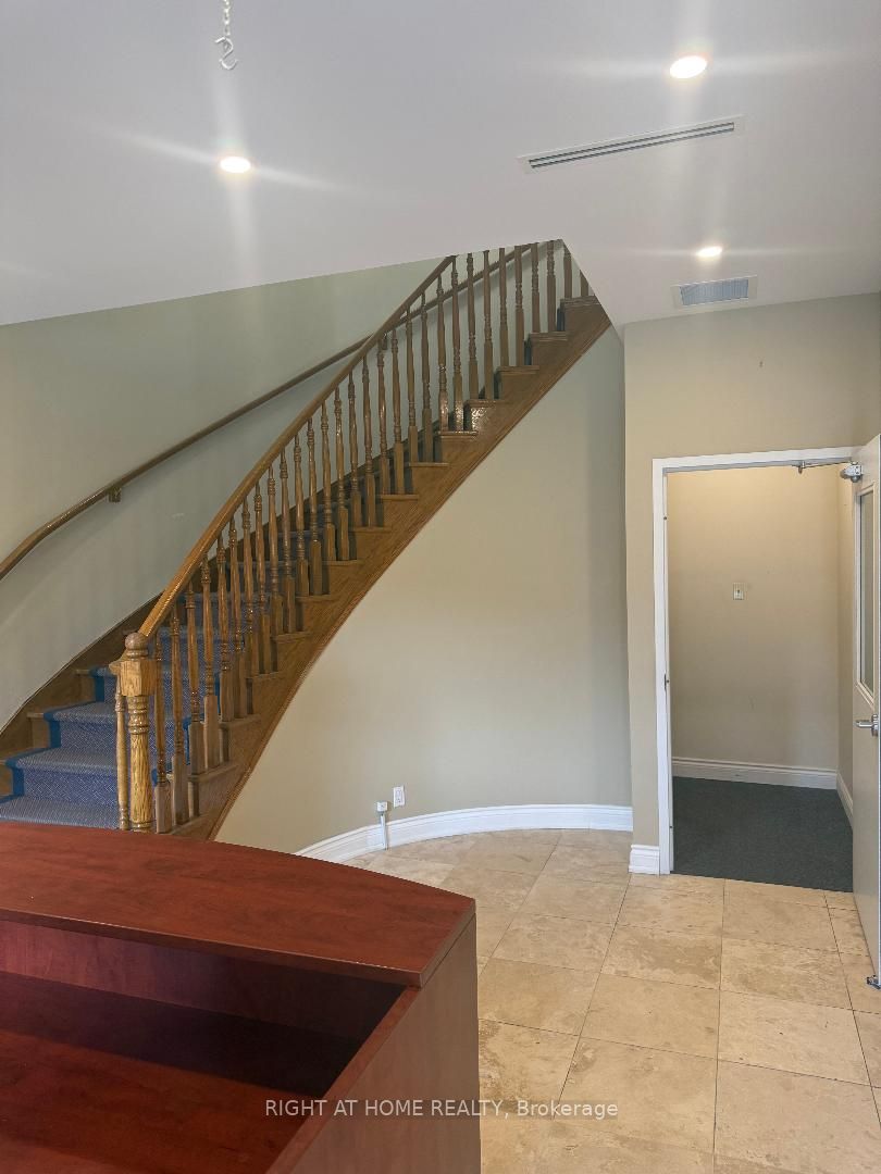 4304 Village Centre Court Lower Property Photo 4