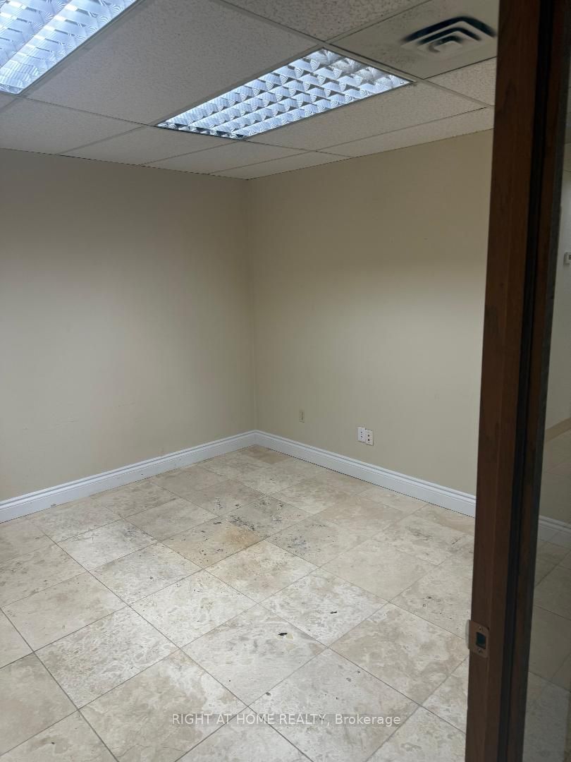 4304 Village Centre Court Lower Property Photo 10