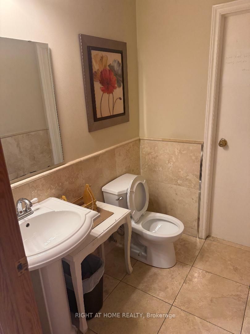 4304 Village Centre Court Lower Property Photo 11