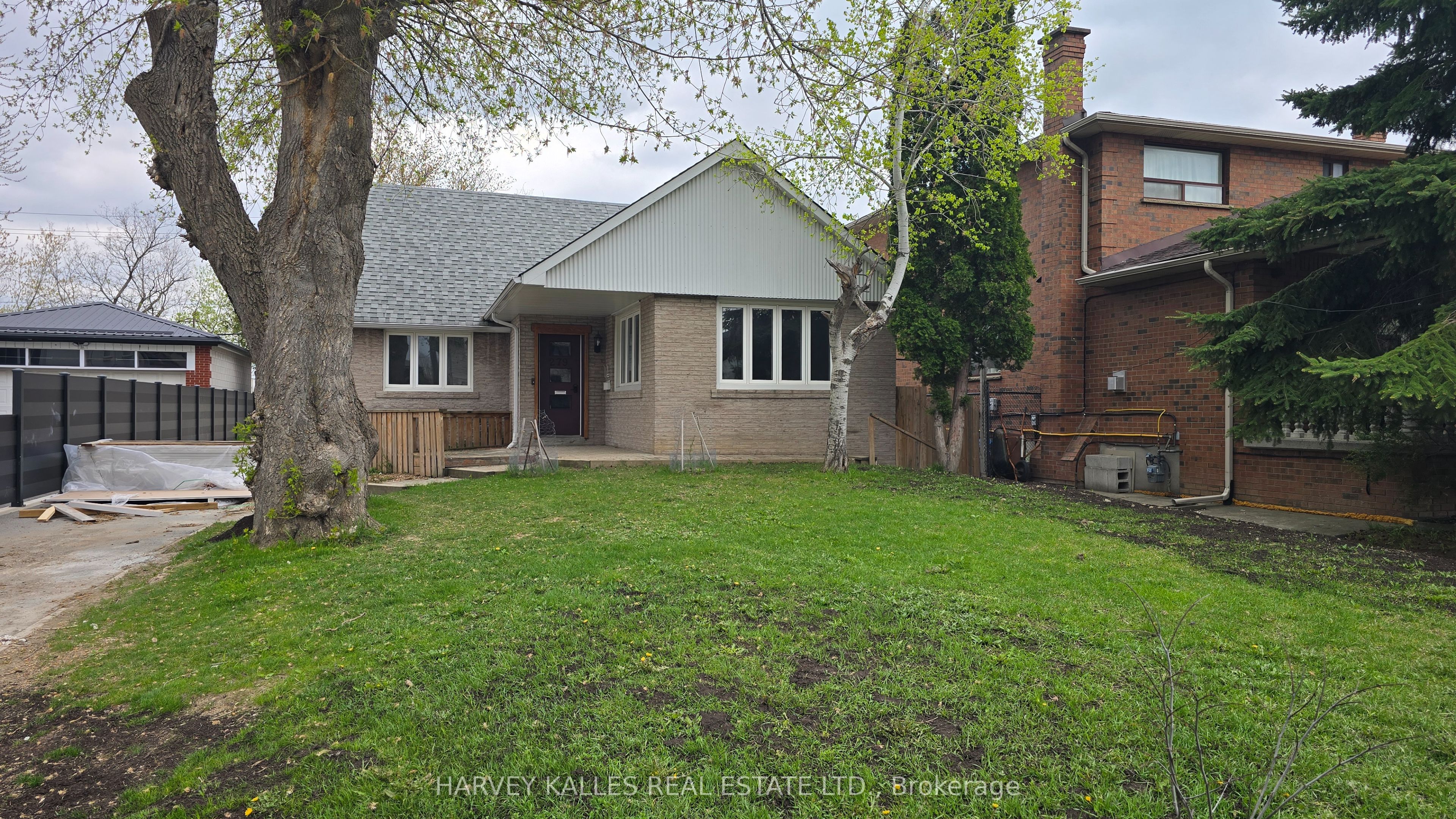 279 Cornelius Parkway Upper Property Photo 1