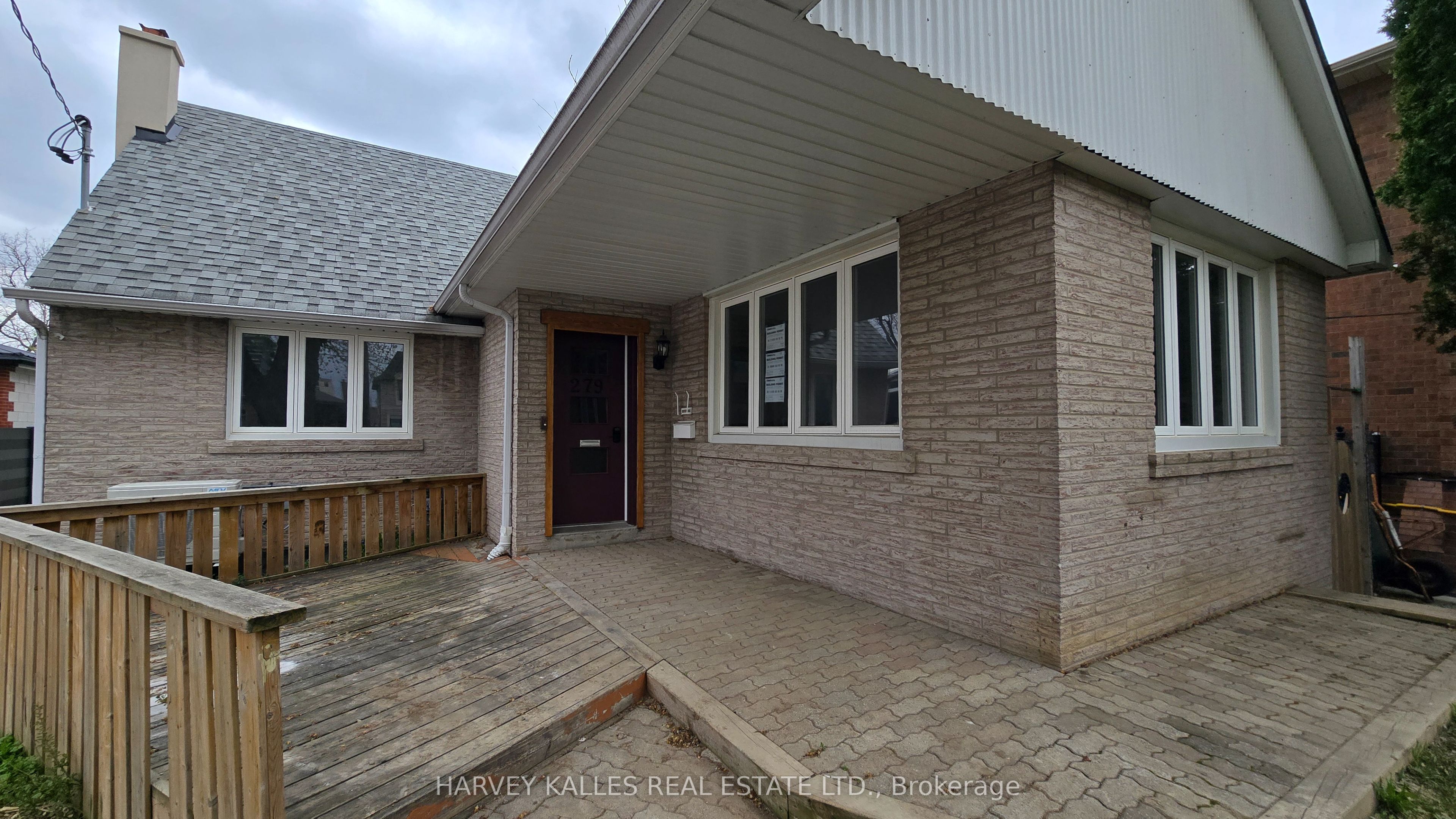 279 Cornelius Parkway Upper Property Photo 3