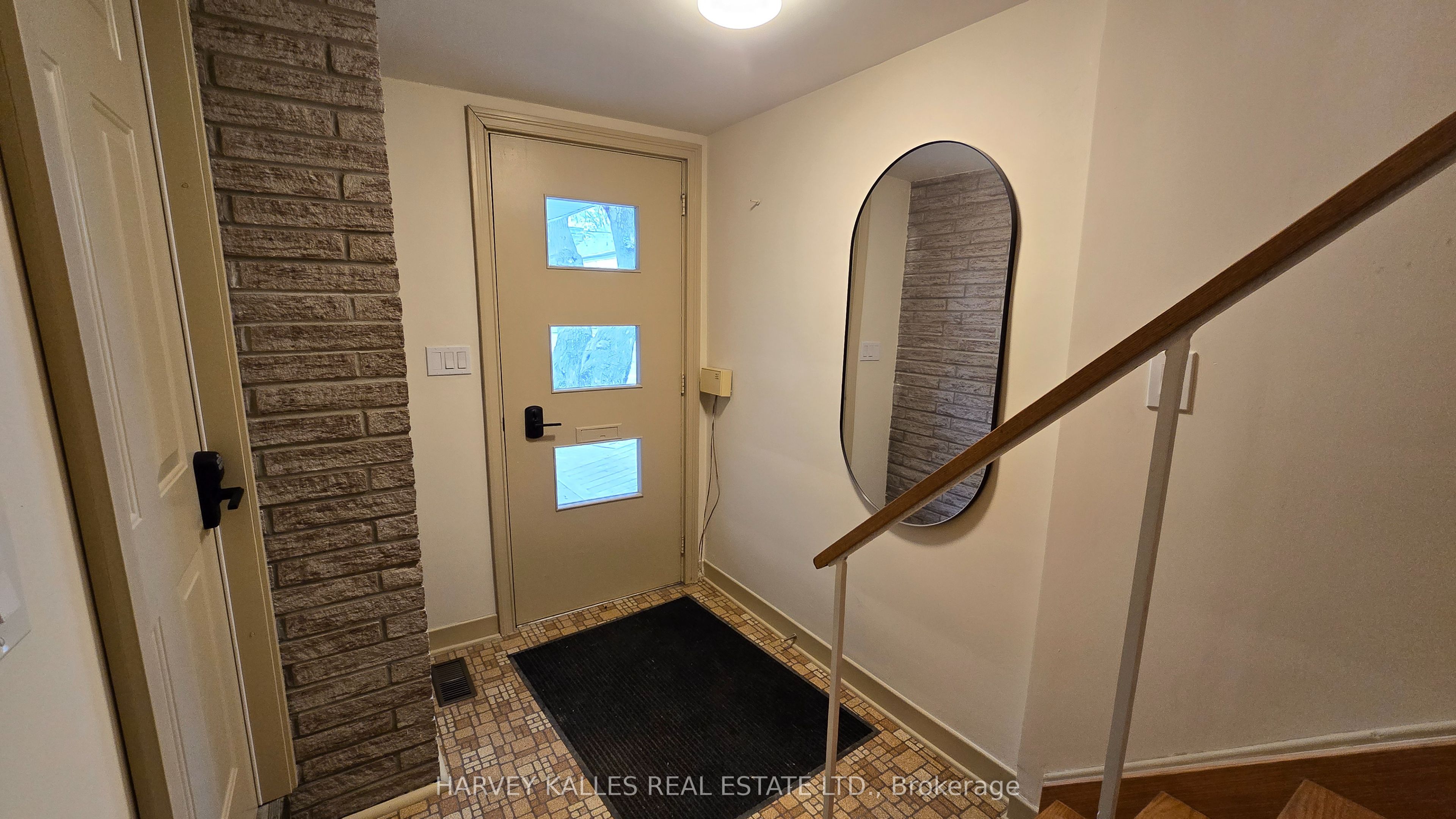 279 Cornelius Parkway Upper Property Photo 5