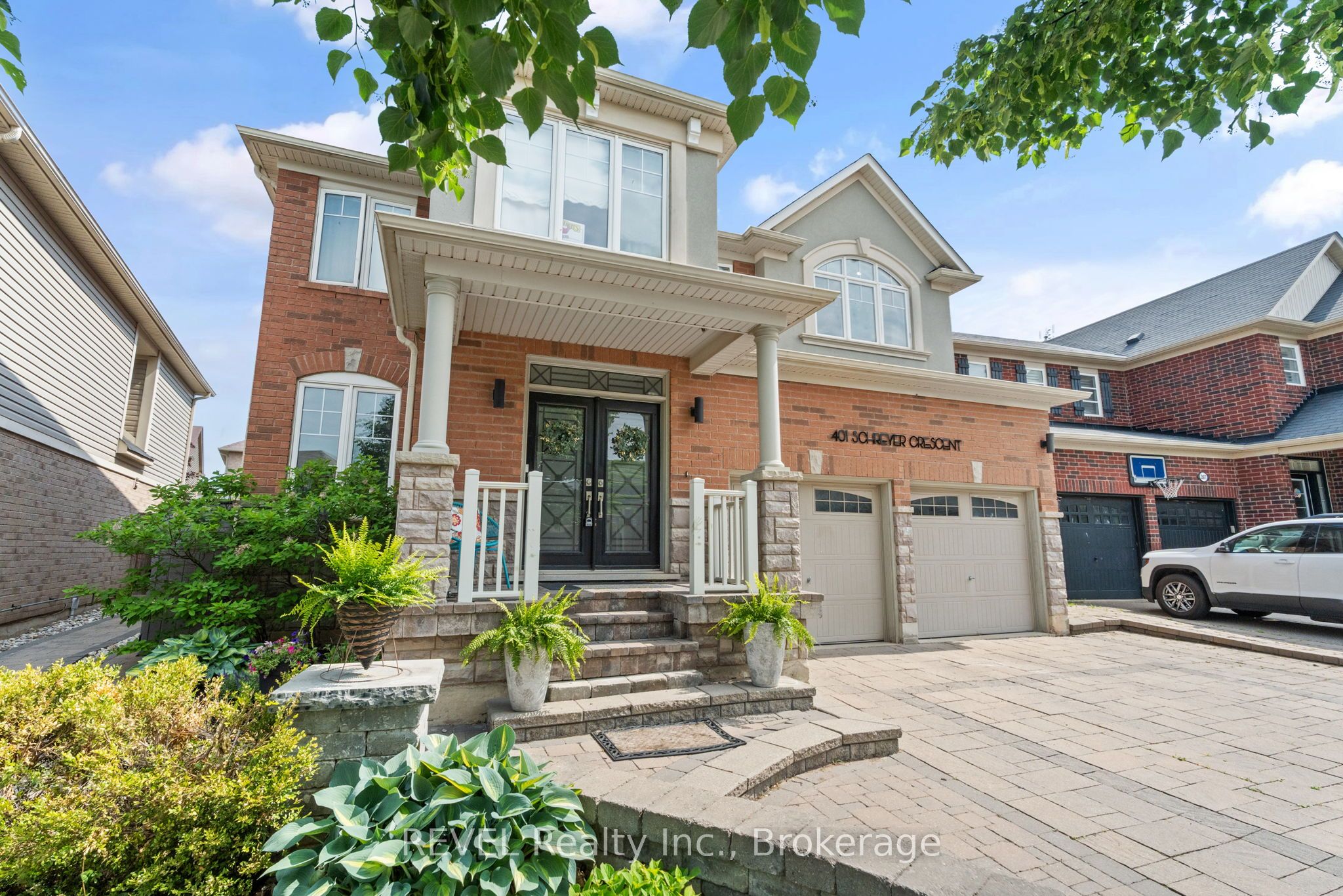 401 Schreyer Crescent Property Photo 1