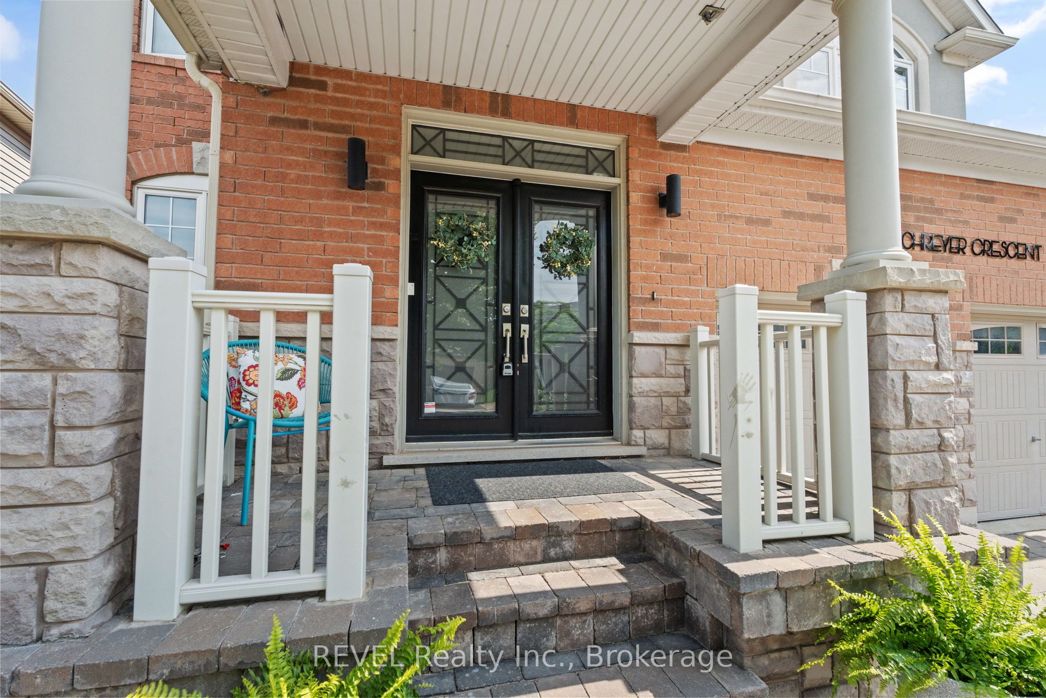 401 Schreyer Crescent Property Photo 3