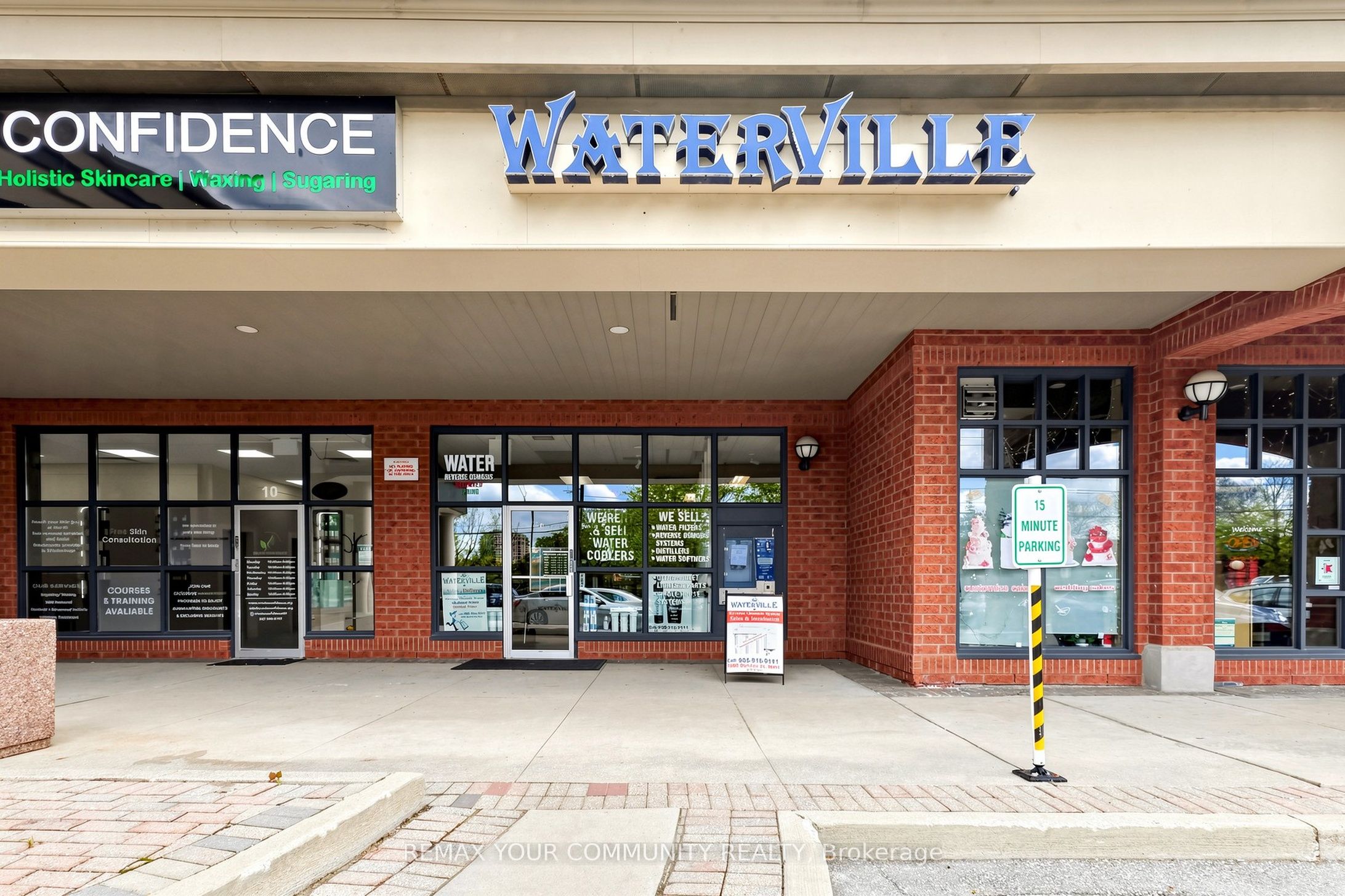 1960 Dundas Street W 9 Property Photo 4